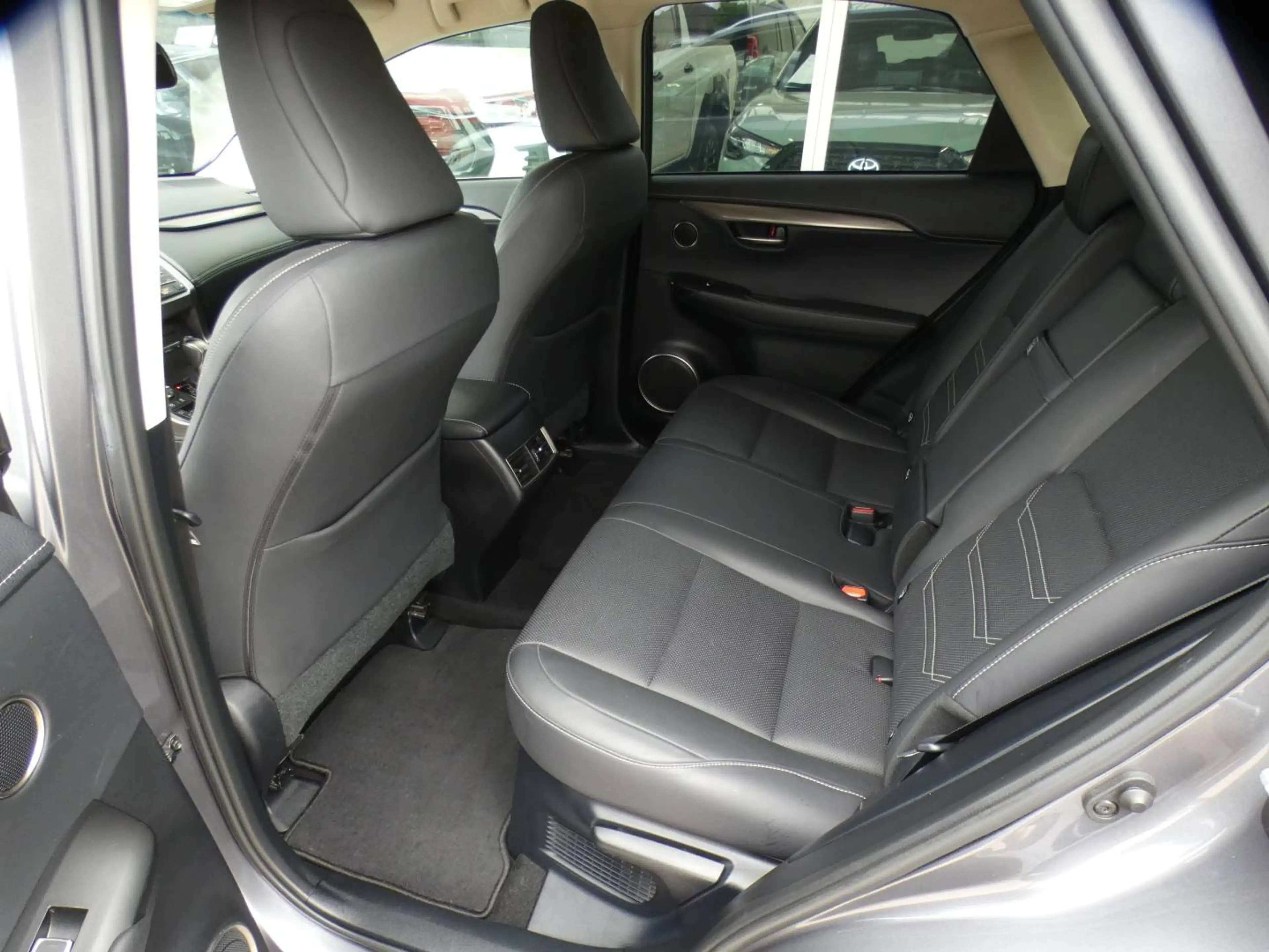 Lexus NX 300h Hybrid AWD Executive Line +LEDER +TREKHAAK +Zetelverwarming +Elektrische koffer +Elektrische zetels — photo 13