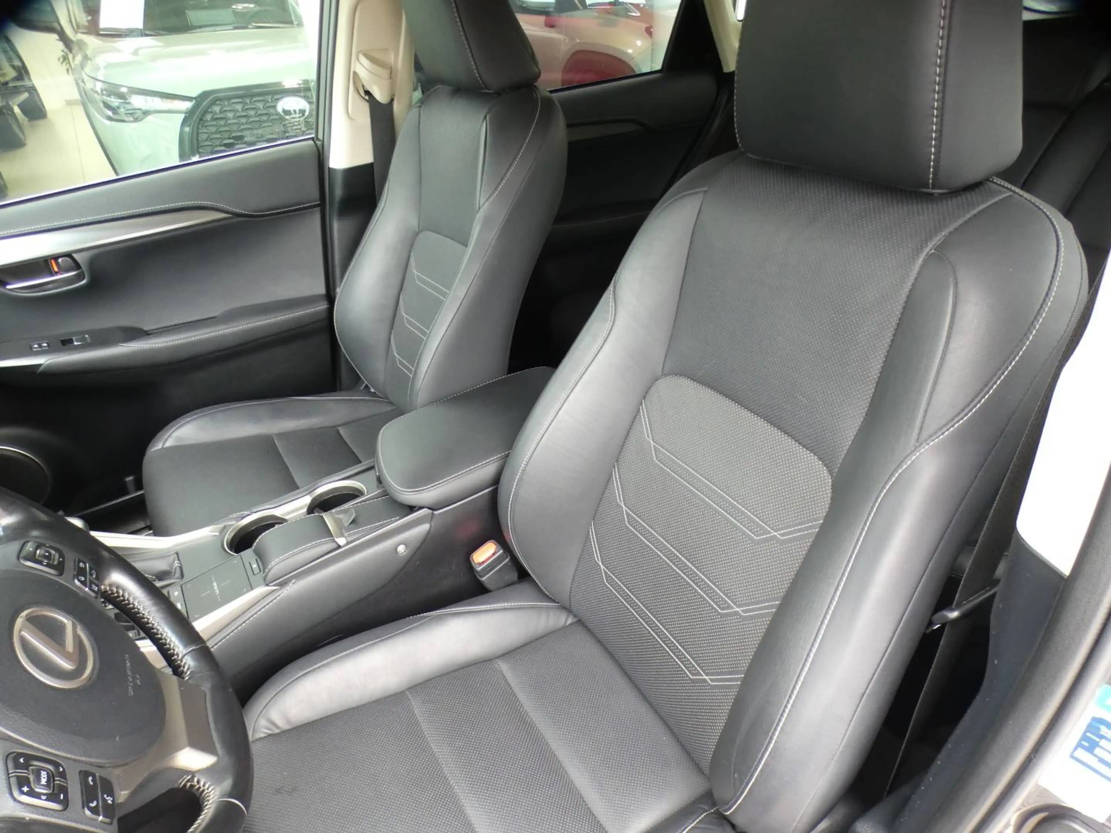 Lexus NX 300h Hybrid AWD Executive Line +LEDER +TREKHAAK +Zetelverwarming +Elektrische koffer +Elektrische zetels — photo 9