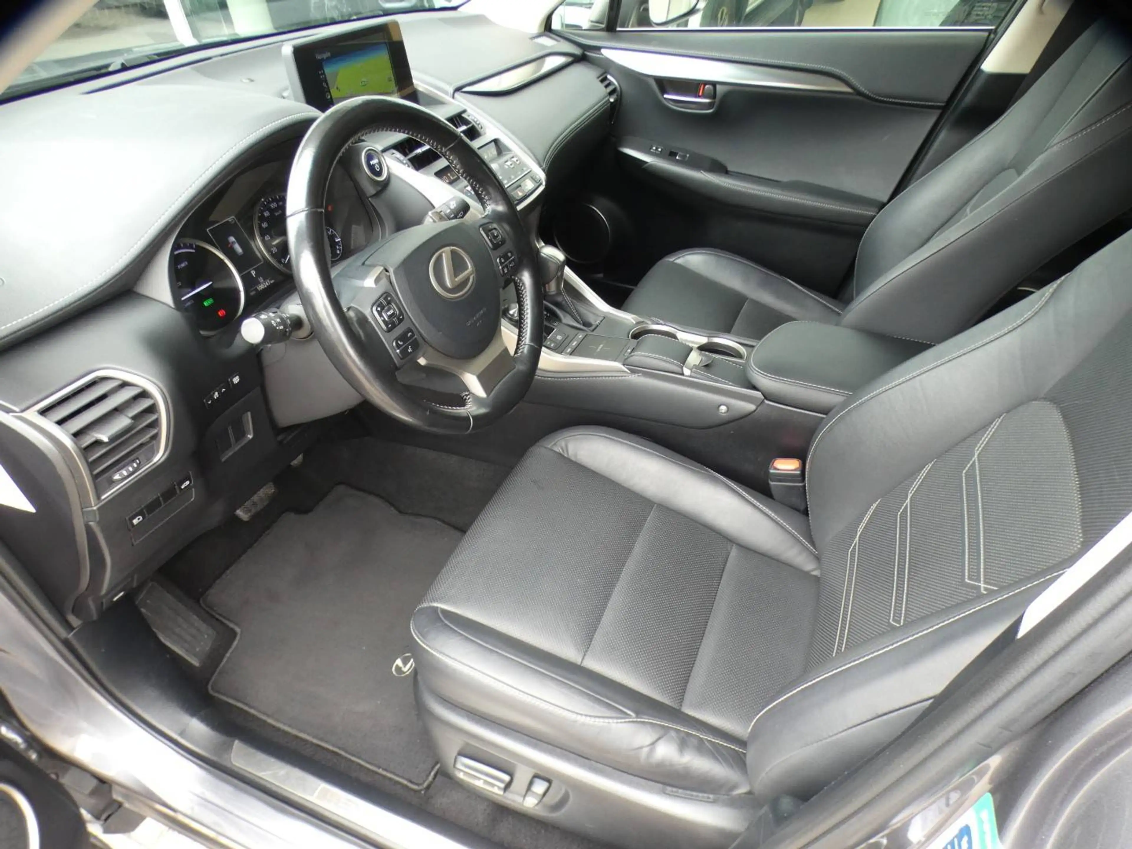 Lexus NX 300h Hybrid AWD Executive Line +LEDER +TREKHAAK +Zetelverwarming +Elektrische koffer +Elektrische zetels — photo 10