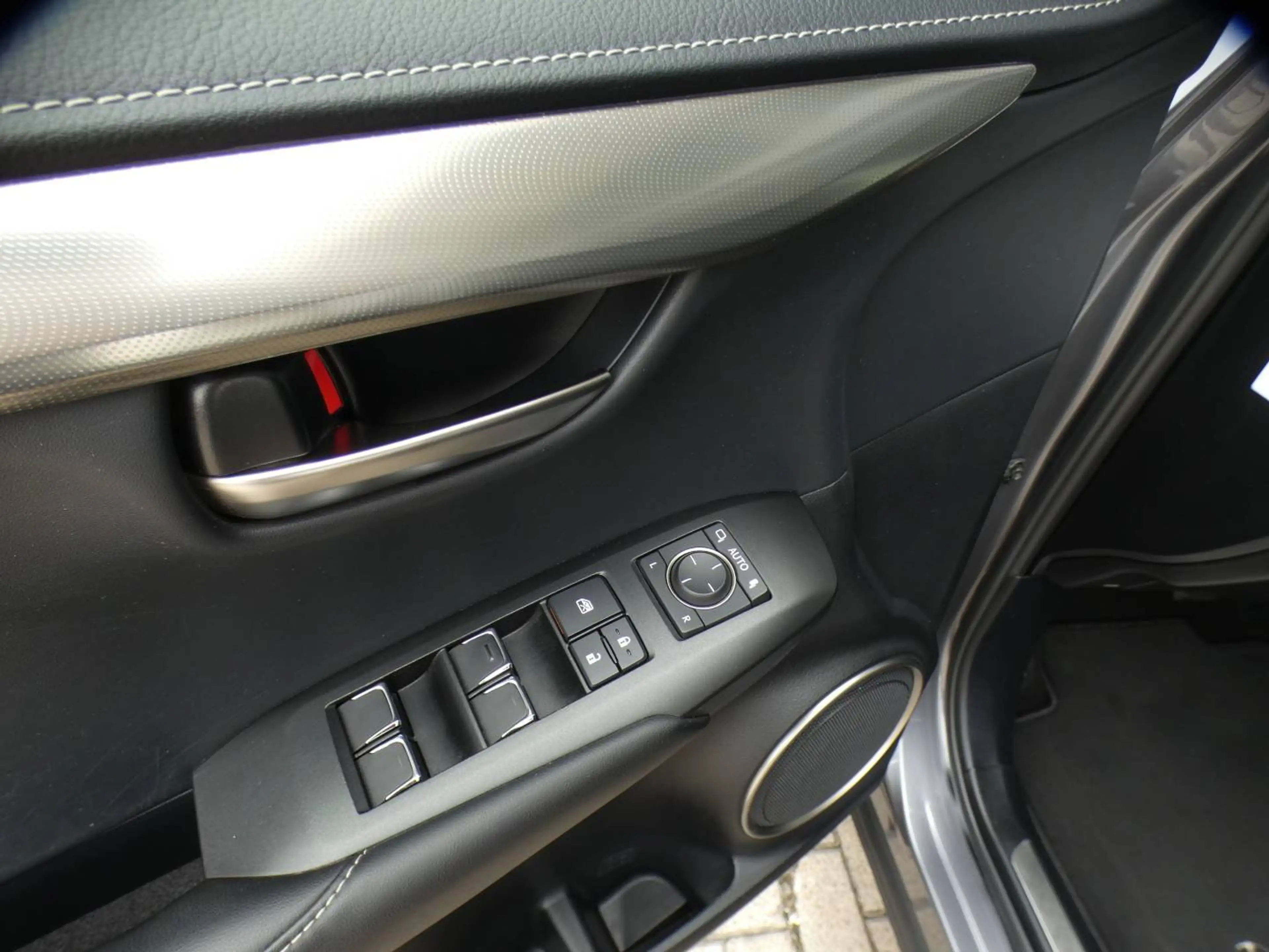 Lexus NX 300h Hybrid AWD Executive Line +LEDER +TREKHAAK +Zetelverwarming +Elektrische koffer +Elektrische zetels — photo 12