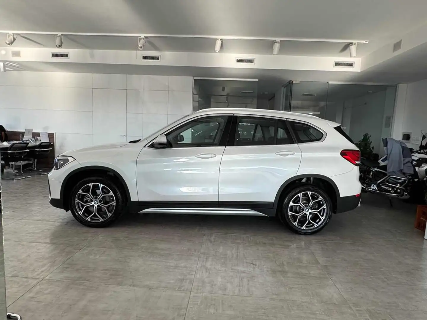 BMW X1 sDrive16d xLine bianco perla Bianco - 2