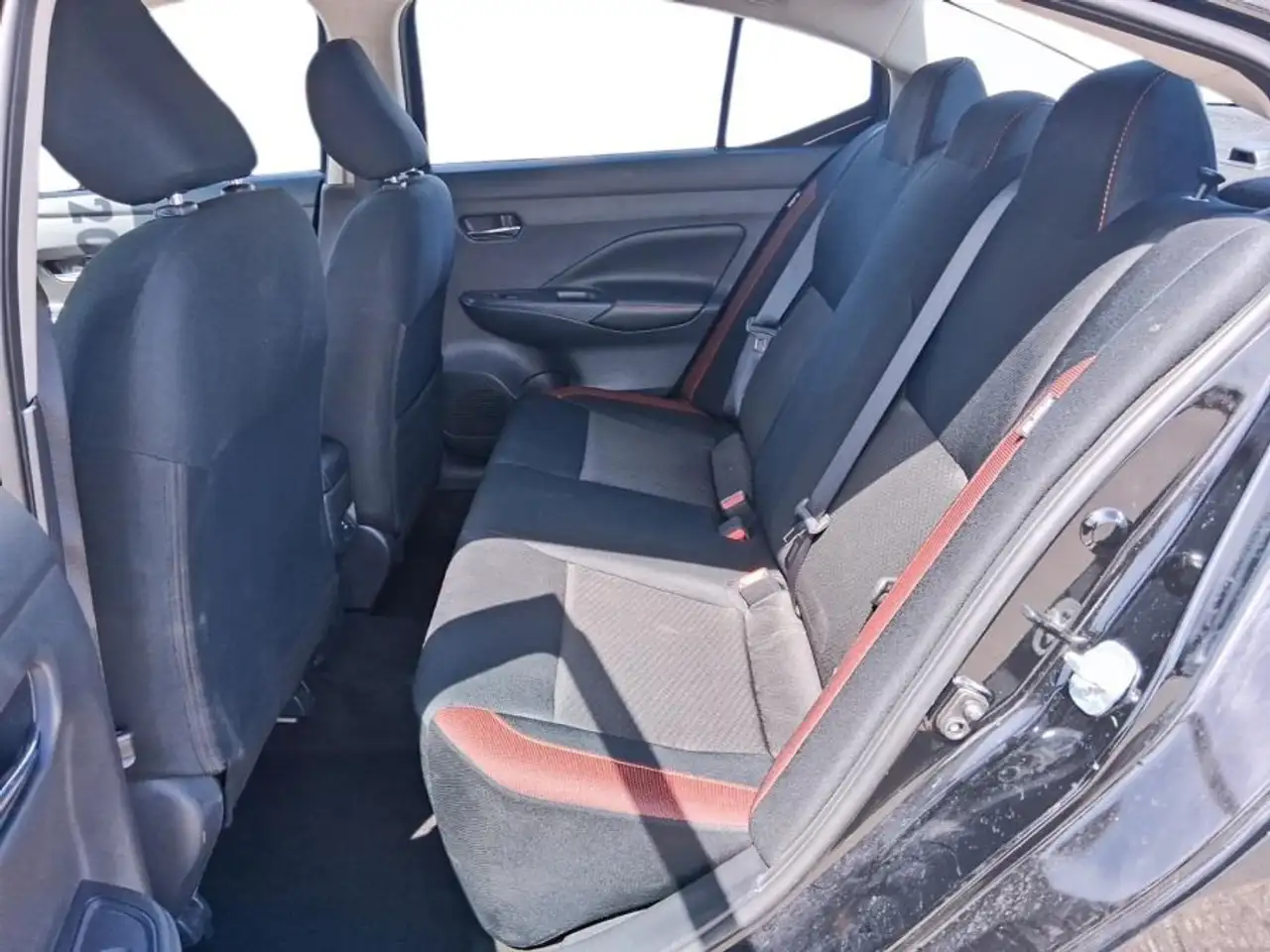 Nissan Versa снимка Nissan Versa