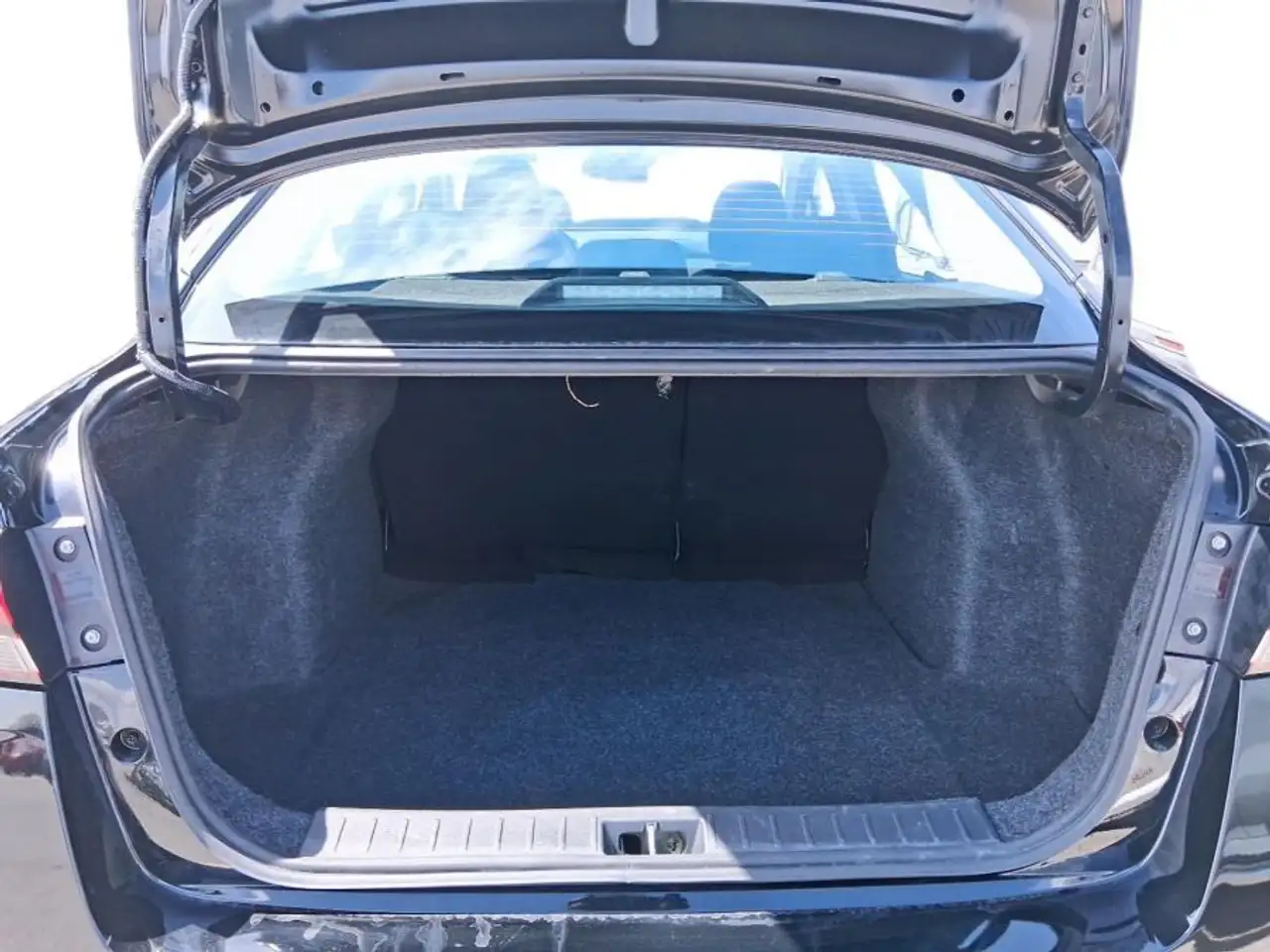 Nissan Versa снимка Nissan Versa