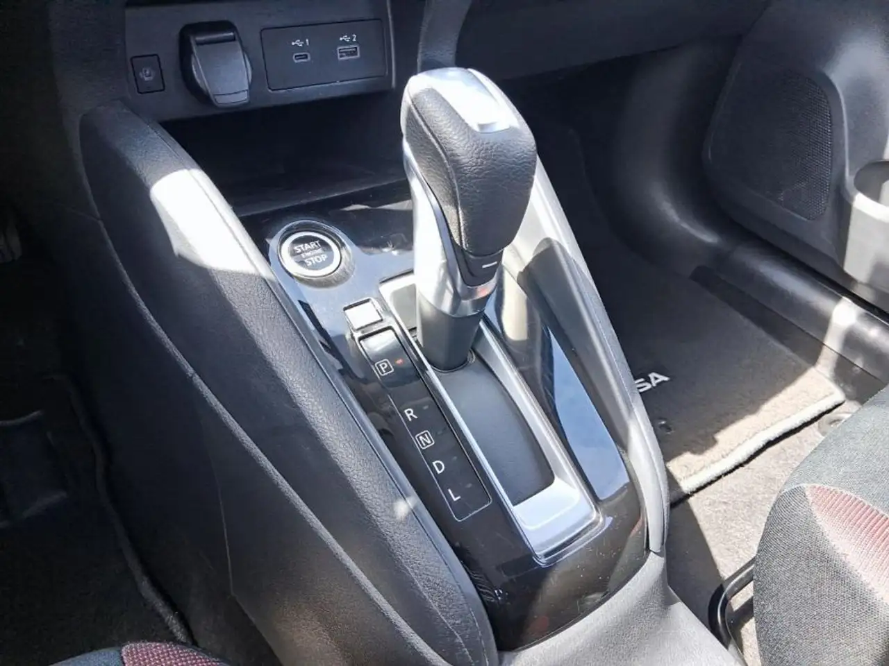 Nissan Versa снимка Nissan Versa