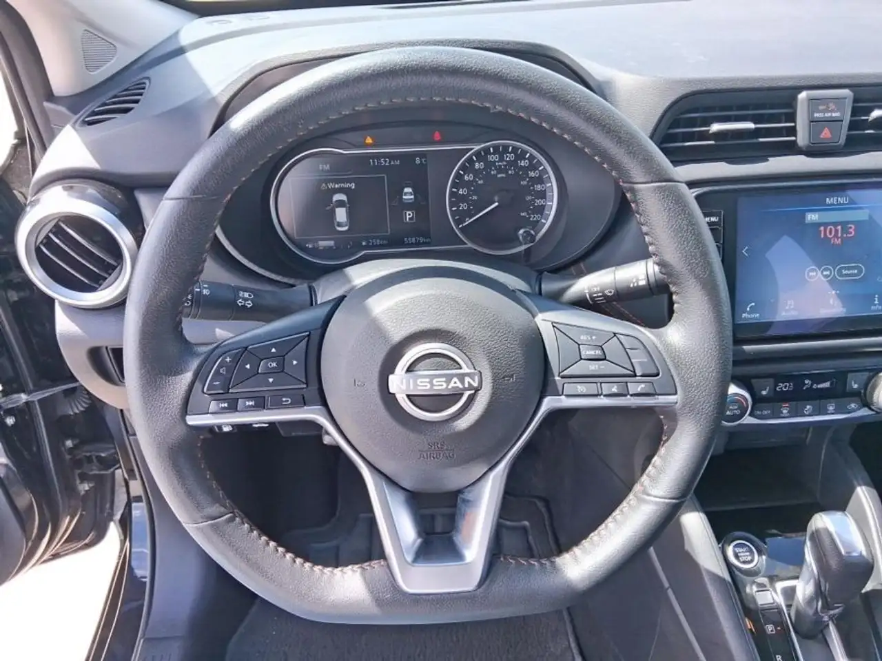 Nissan Versa снимка Nissan Versa