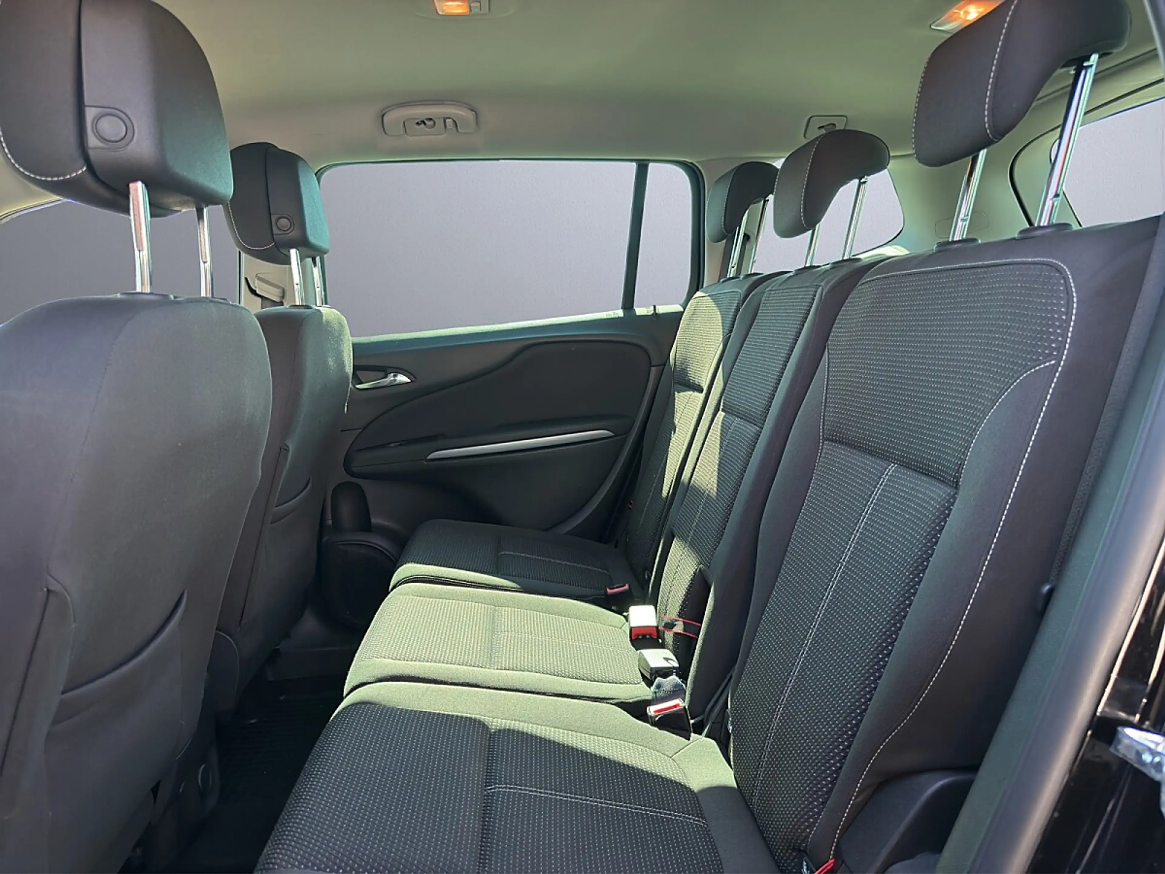 Opel Zafira 1,6 CDTI BlueInjection Edition — photo 15