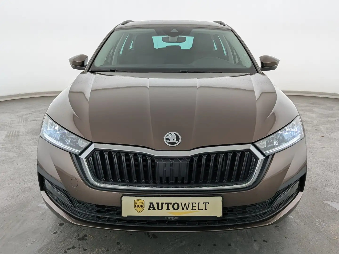 Skoda Octavia Octavia Combi 1.5 TSI ACT Ambition LED+CARPLAY+ BC Коричневий - 2