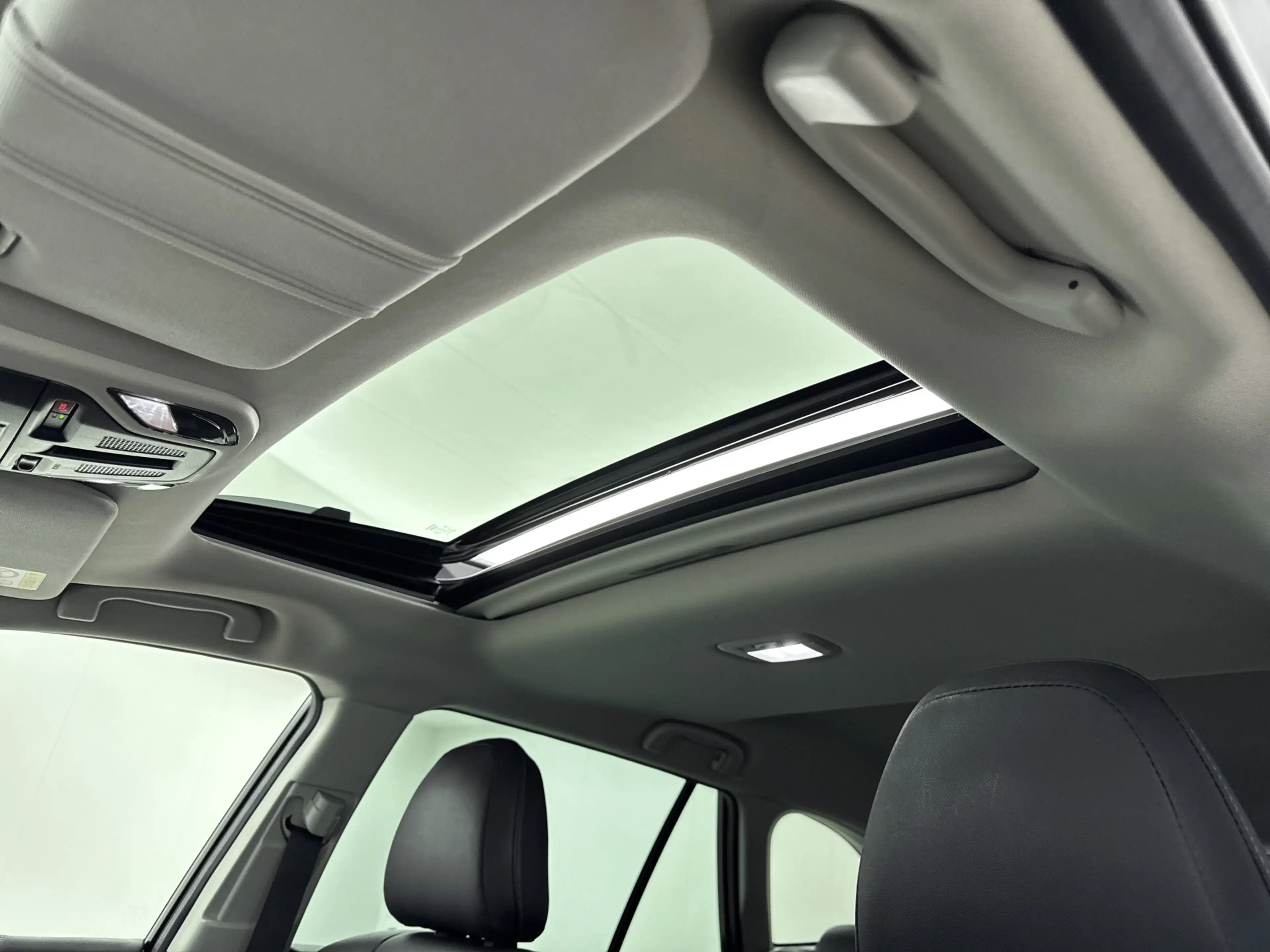 Subaru OUTBACK - 2.5i Premium // TREKHAAK // SCHUIFKANTELDAK // L — photo 5