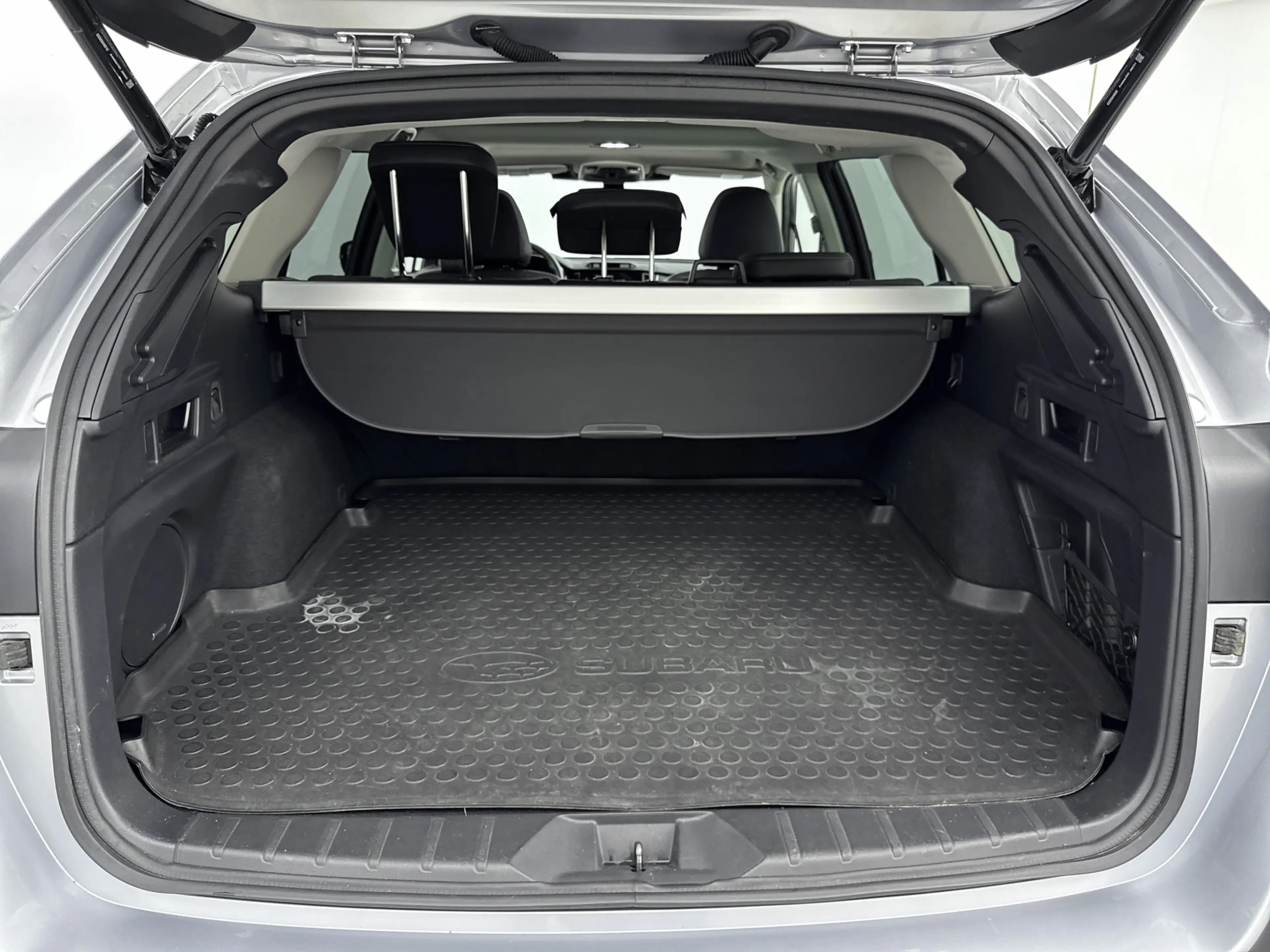 Subaru OUTBACK - 2.5i Premium // TREKHAAK // SCHUIFKANTELDAK // L — photo 11