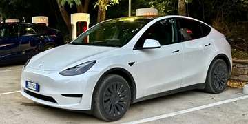 Model Y RWD - AUTOPILOT AVANZATO E AUDIO PREMIUM