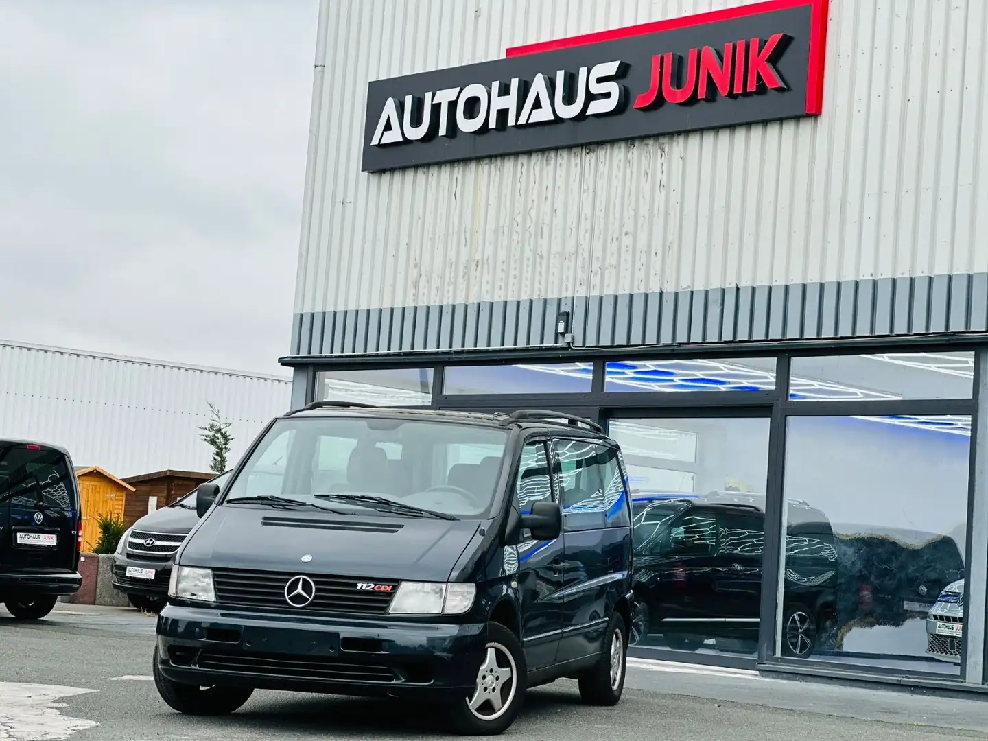 Mercedes-Benz Vito 112 CDI Behindertengerecht-Rampe-Automatik Blau - 2