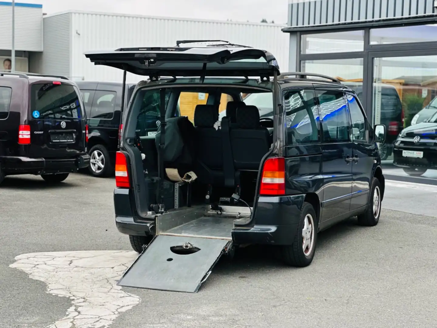 Mercedes-Benz Vito 112 CDI Behindertengerecht-Rampe-Automatik Blau - 1