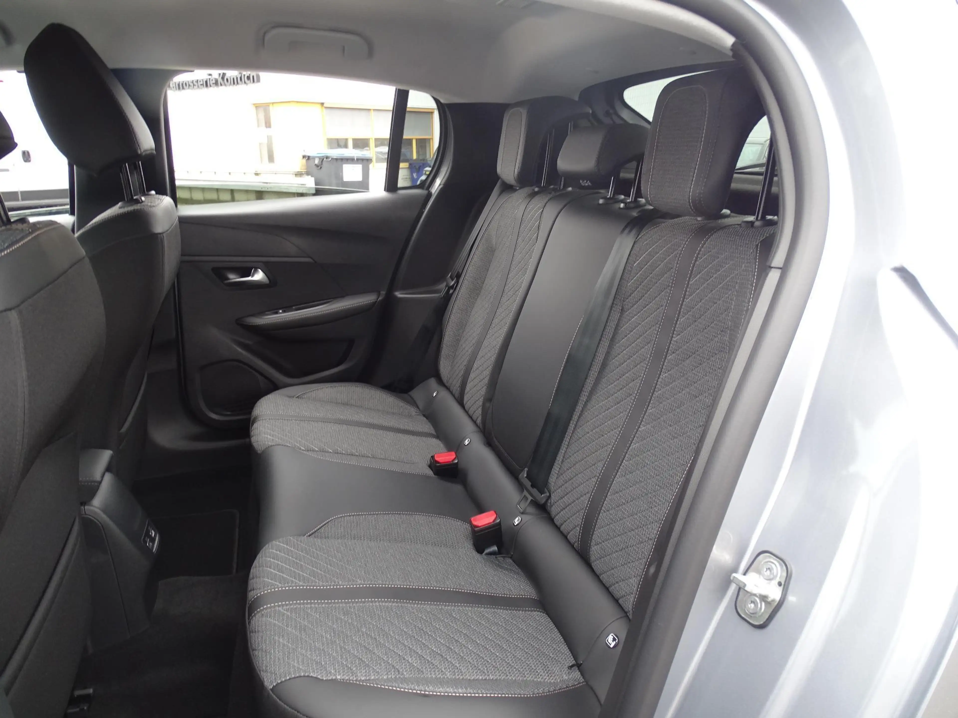 Peugeot 208 1.2 HYBRID 100 e-DSC6 Allure — photo 15