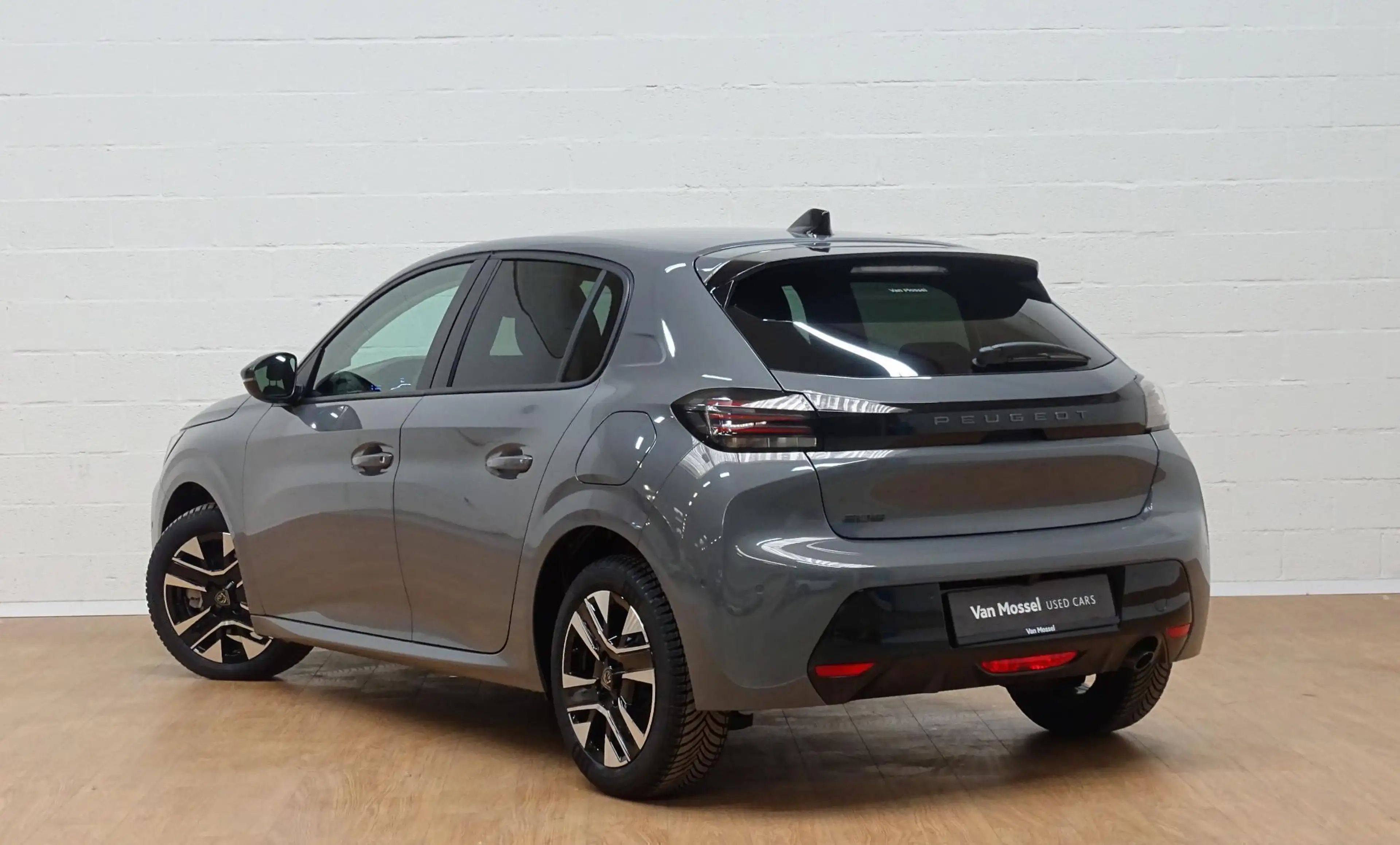 Peugeot 208 1.2 HYBRID 100 e-DSC6 Allure — photo 4