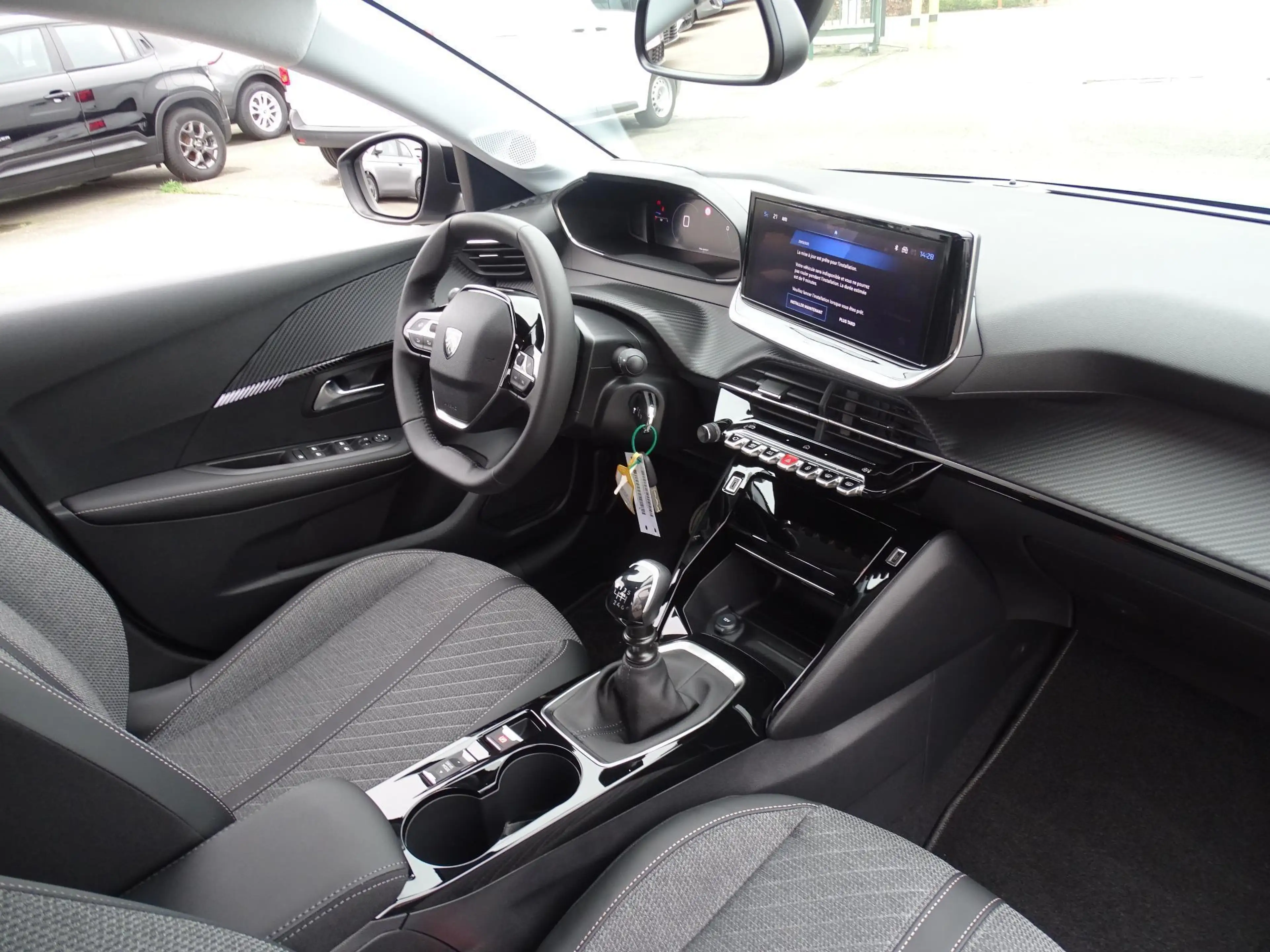 Peugeot 208 1.2 HYBRID 100 e-DSC6 Allure — photo 12