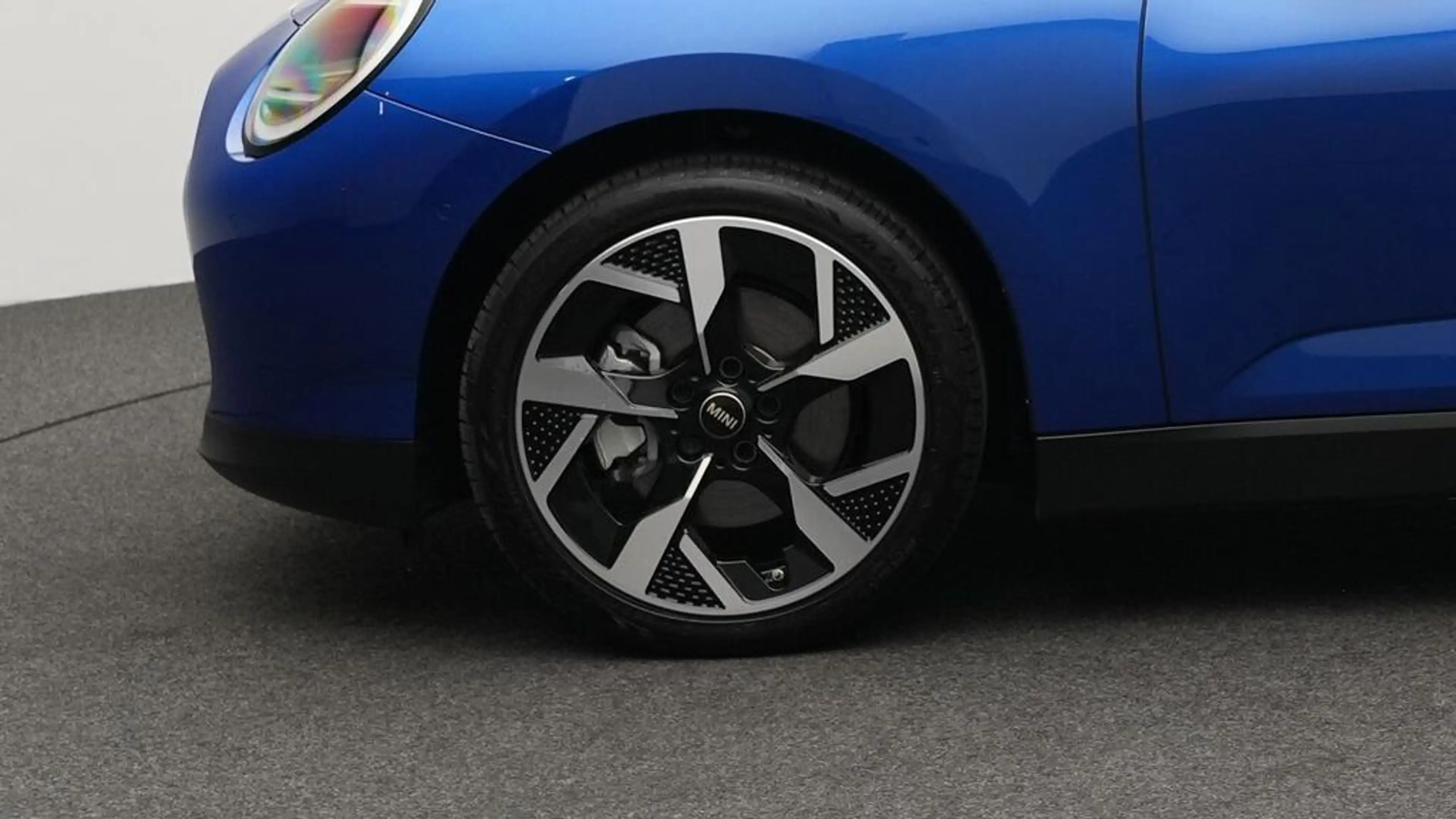 MINI Cooper E Classic Trim — photo 11
