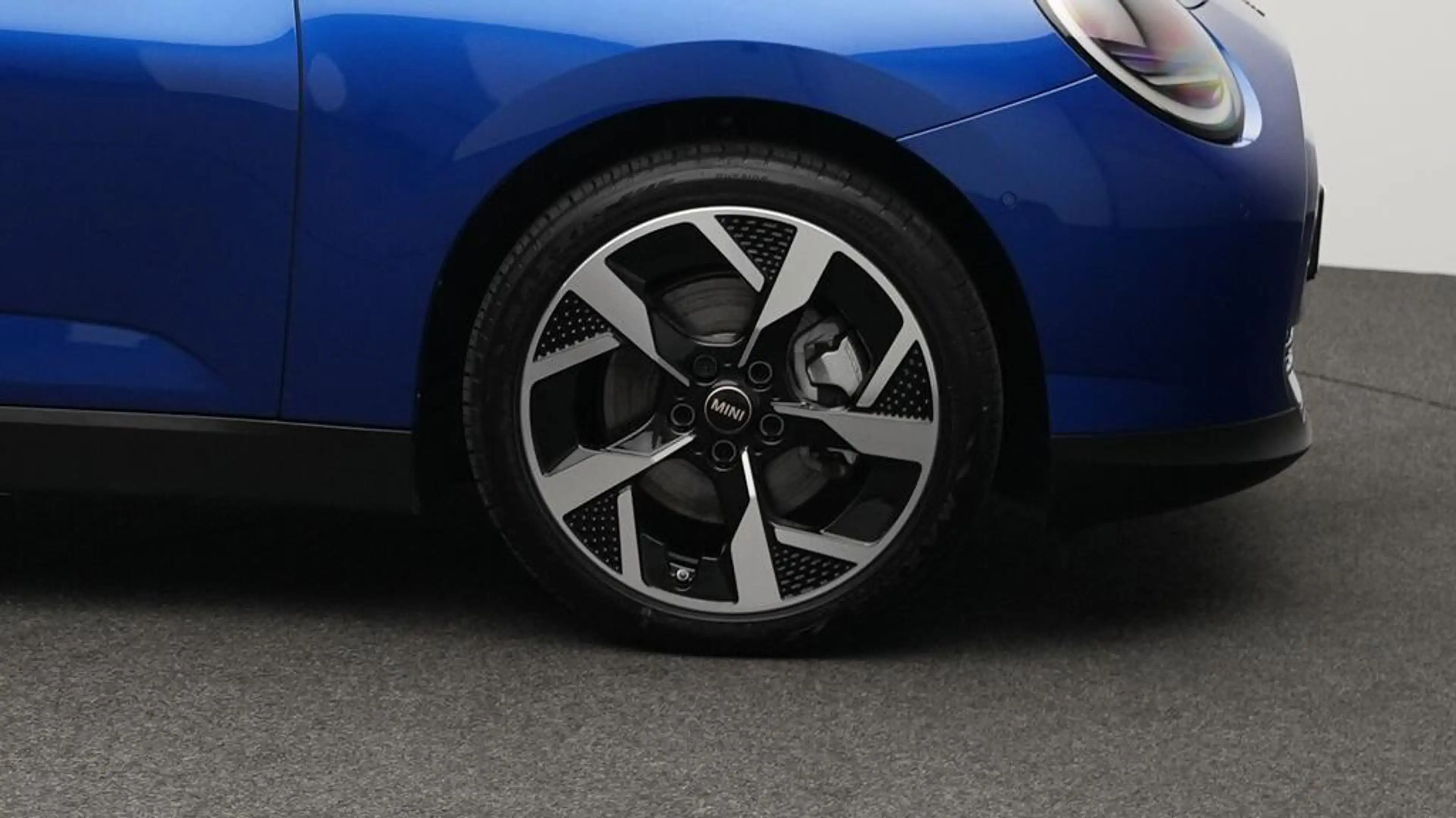 MINI Cooper E Classic Trim — photo 9