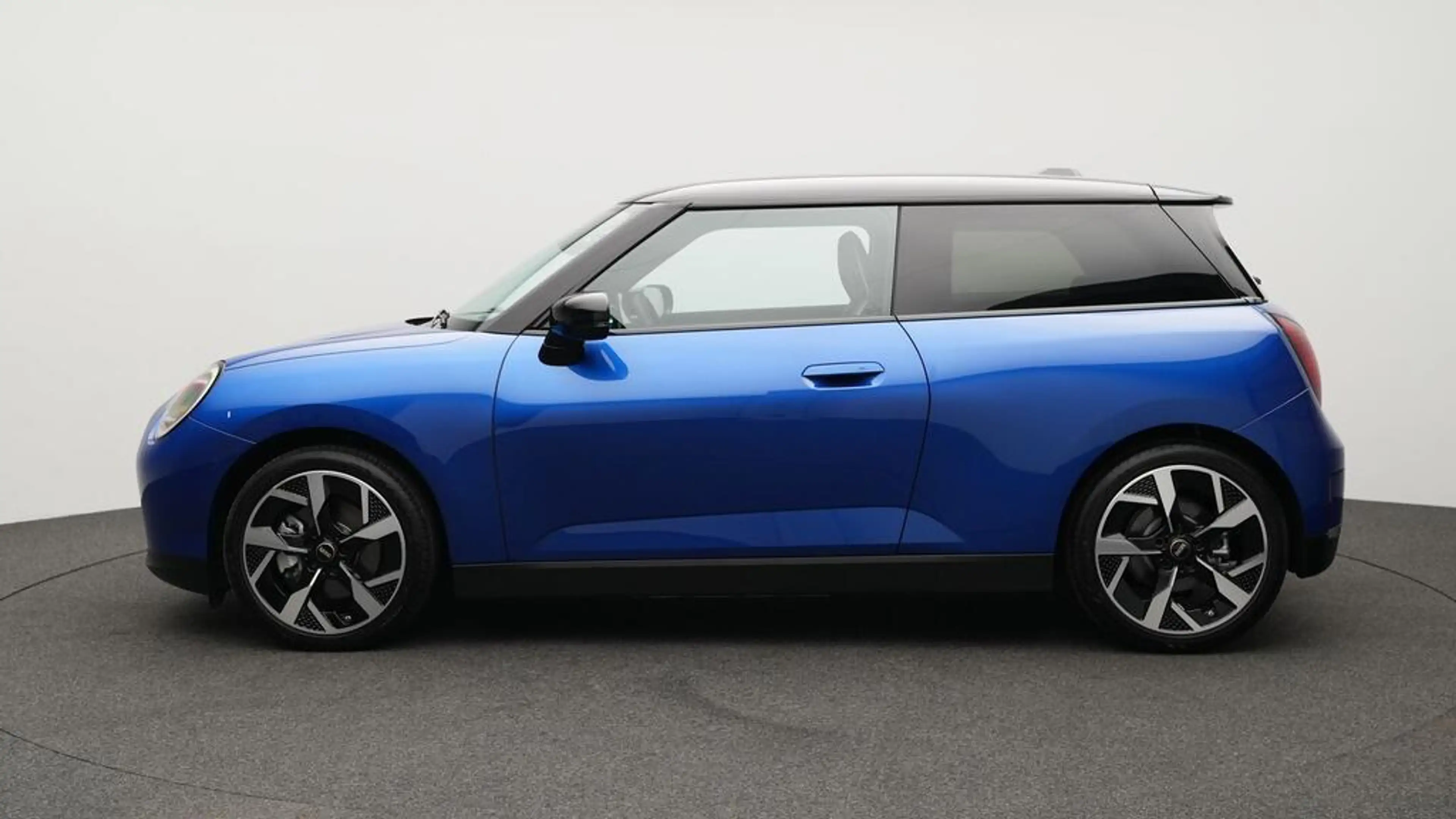 MINI Cooper E Classic Trim — photo 2