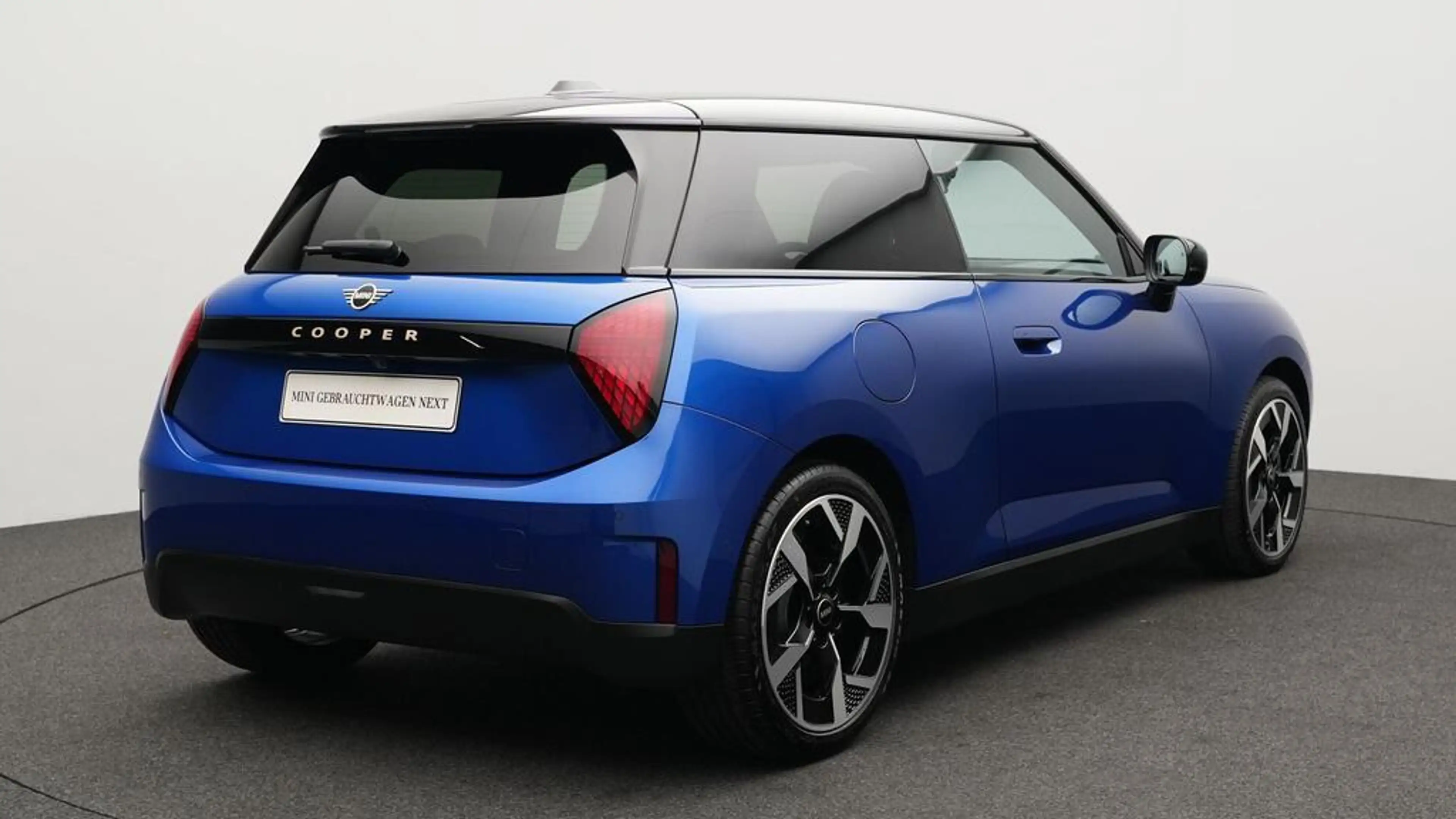 MINI Cooper E Classic Trim — photo 4