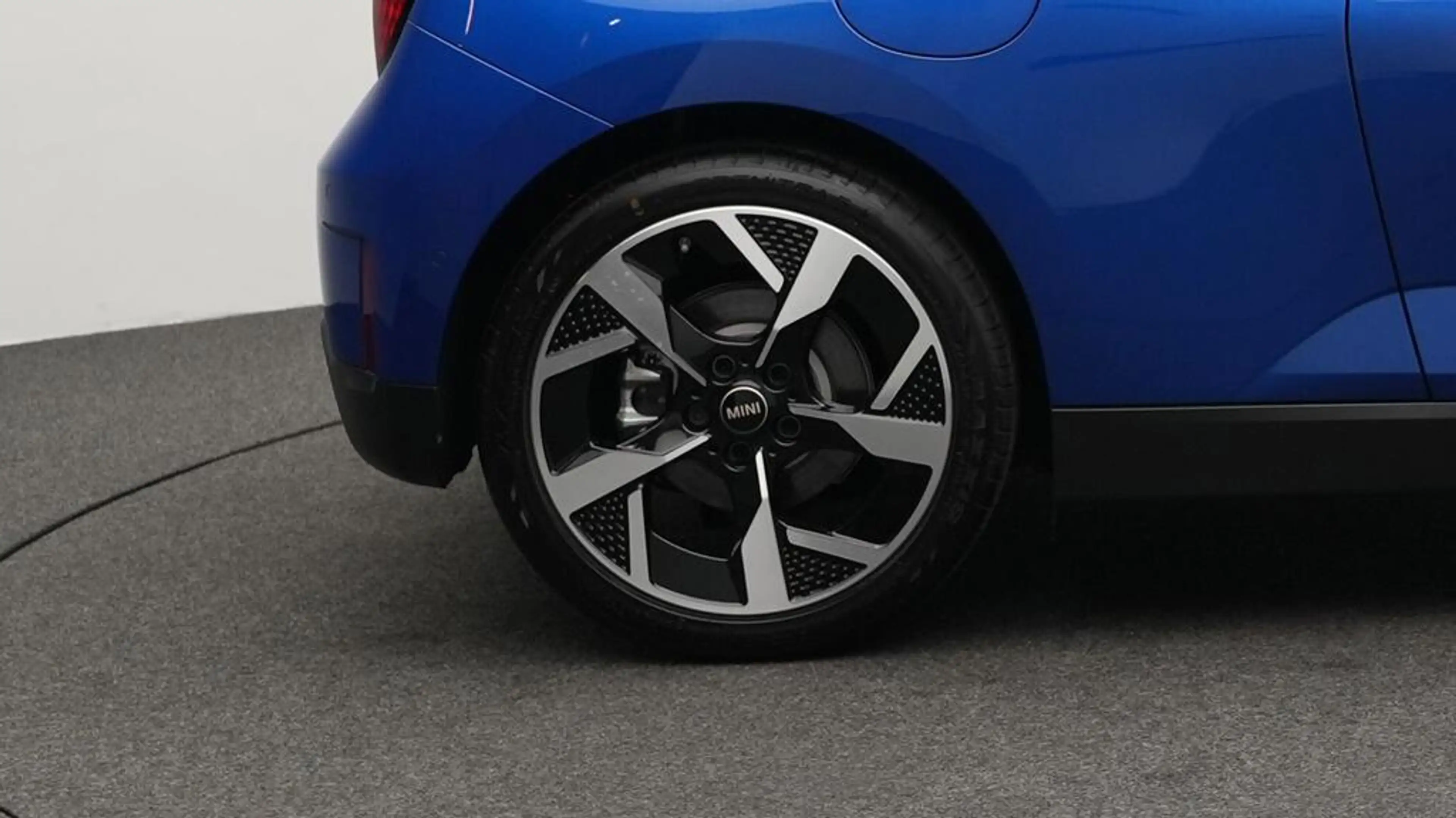 MINI Cooper E Classic Trim — photo 10