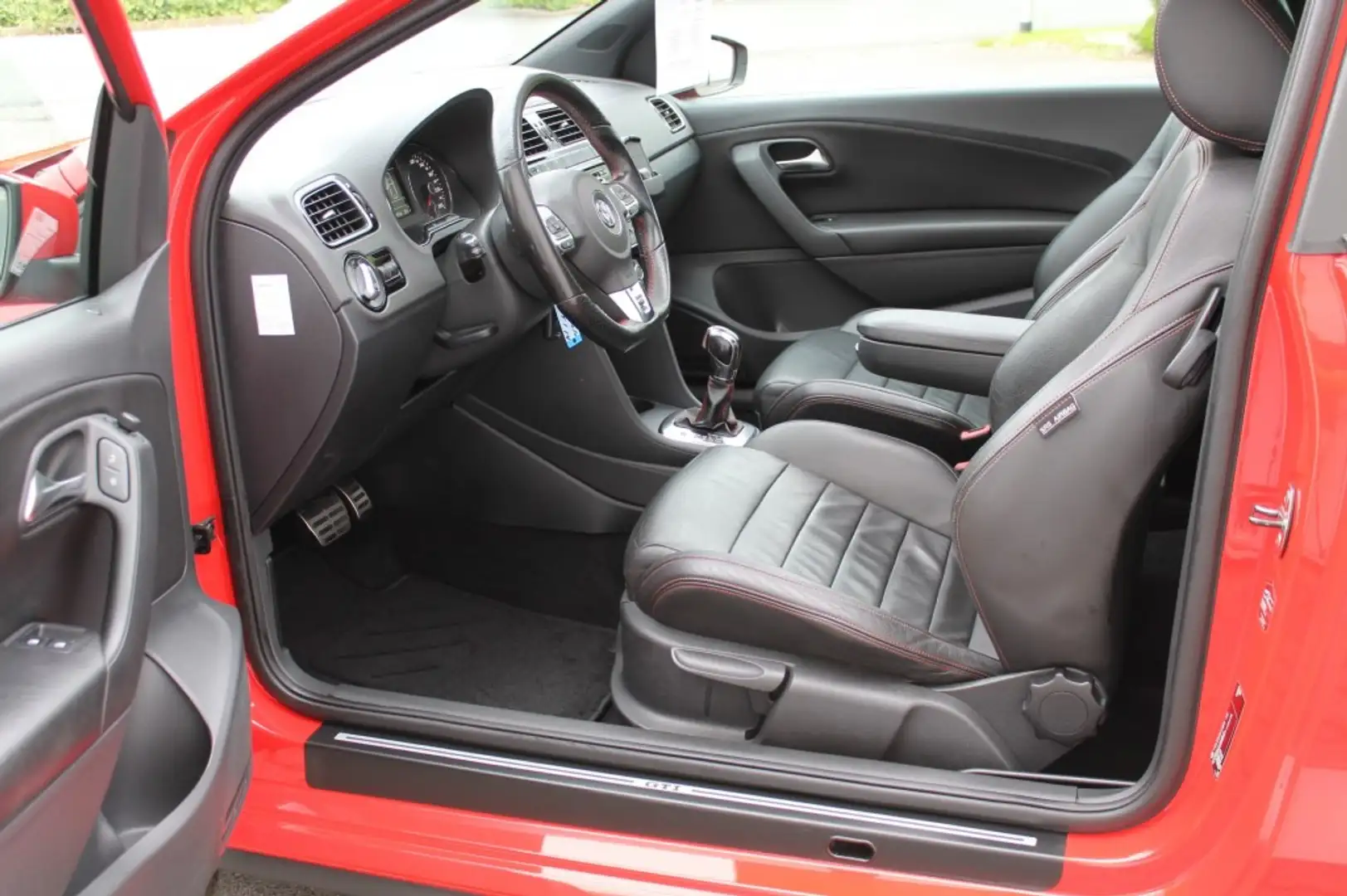 Volkswagen Polo 1.4 TSi GTI 3-Deurs DSG-AUTOMAAT  NAVI Rouge - 2