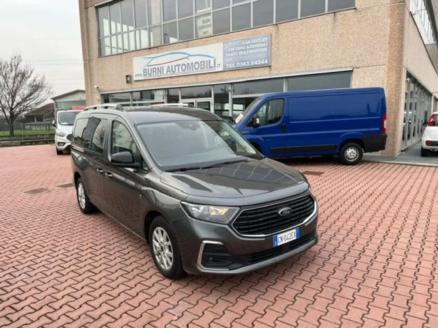 Ford Tourneo Grand  Connect 2.0 EcoBlue 122 CV Powershift Titan Gris - 2