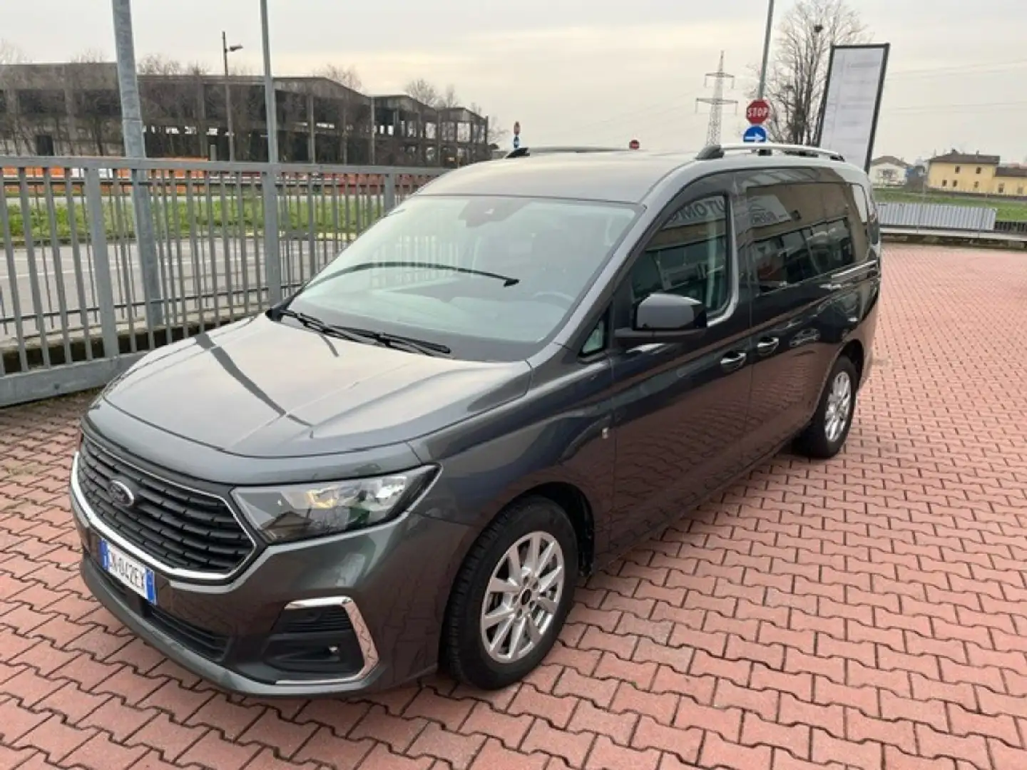 Ford Tourneo Grand  Connect 2.0 EcoBlue 122 CV Powershift Titan Gris - 1