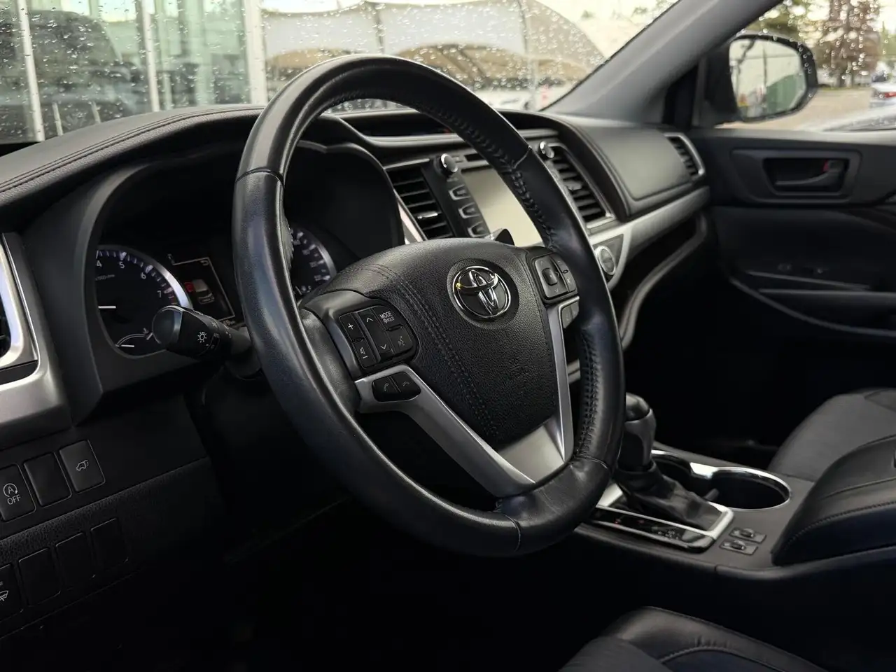 Toyota Highlander снимка Toyota Highlander