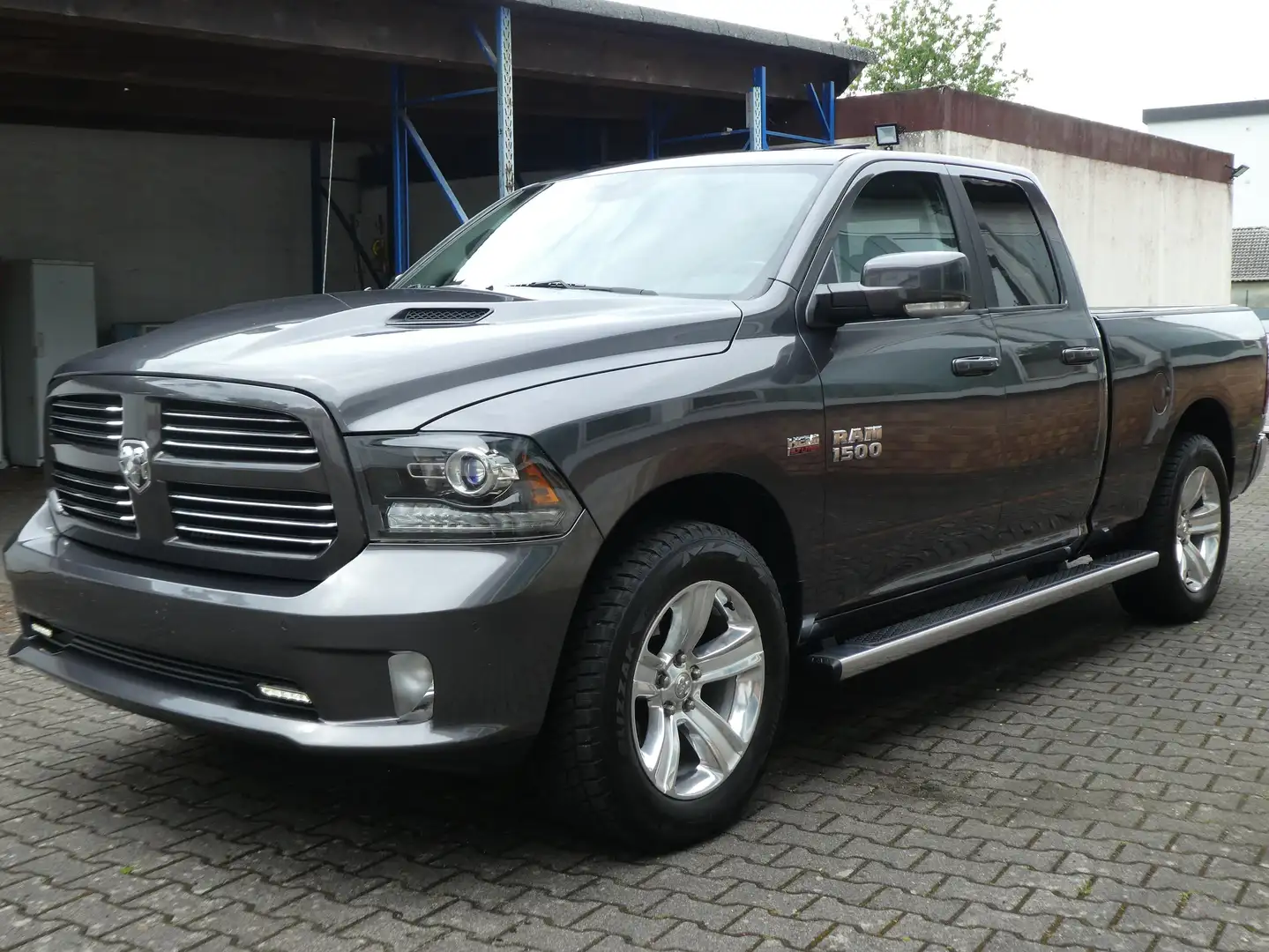 Dodge RAM Dodge RAM 1500 Sport 5.7L Hemi LPG 4x4 Quad Cab Grau - 1