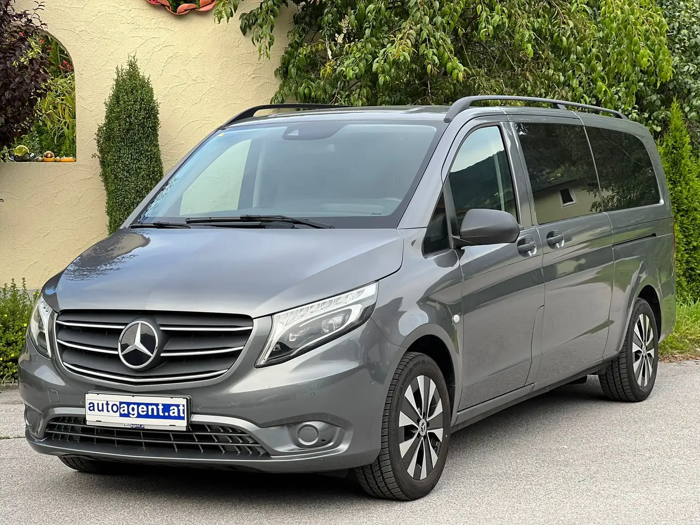 Mercedes-Benz Vito Tourer Select 124 CDI 4x4 extralang 9 Sitze Grau - 1