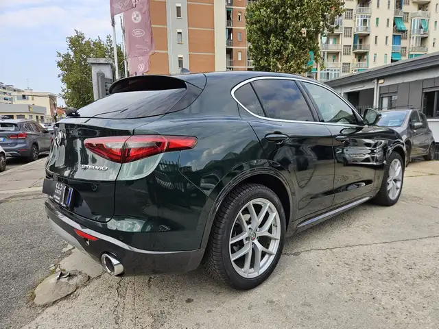 Alfa Romeo Stelvio view 4