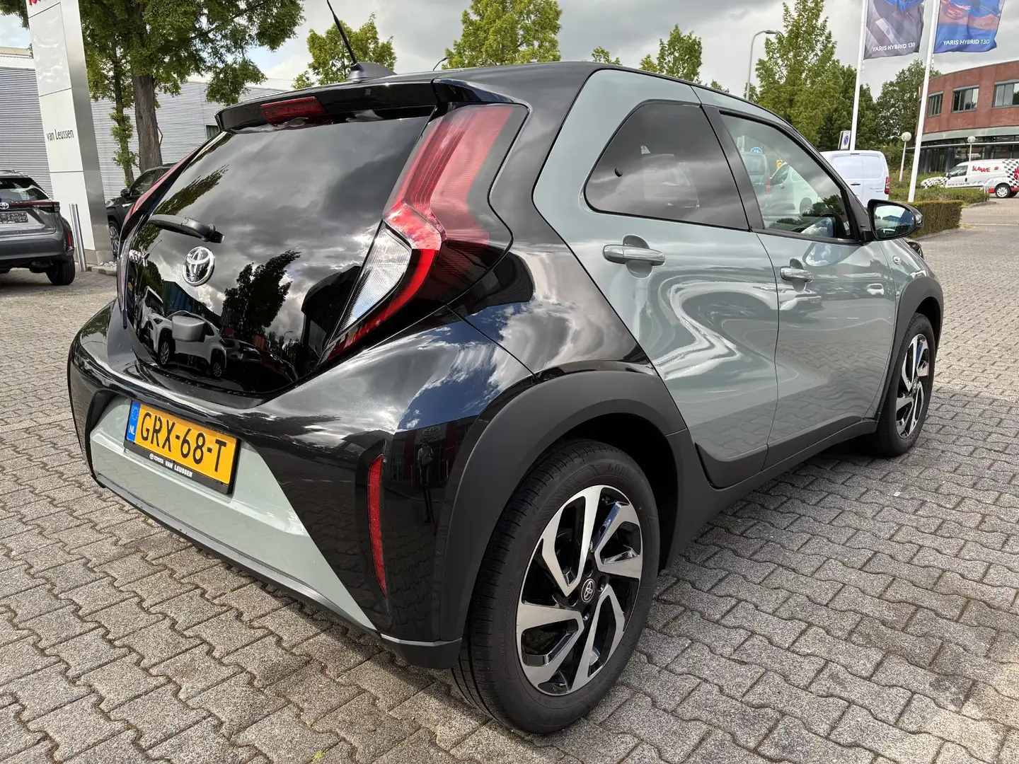 Toyota Aygo X S-CVT PULSE AUTOMAAT NL-AUTO APPLE/ANDROID LED CLI Vert - 2