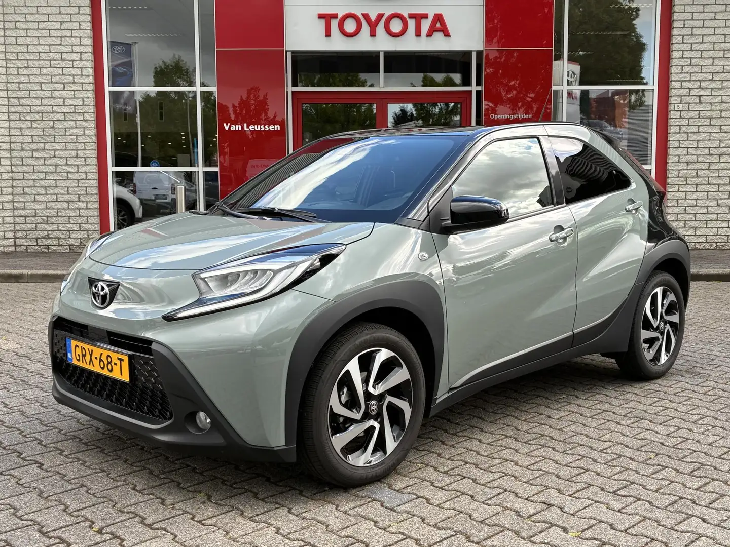 Toyota Aygo X S-CVT PULSE AUTOMAAT NL-AUTO APPLE/ANDROID LED CLI Vert - 1