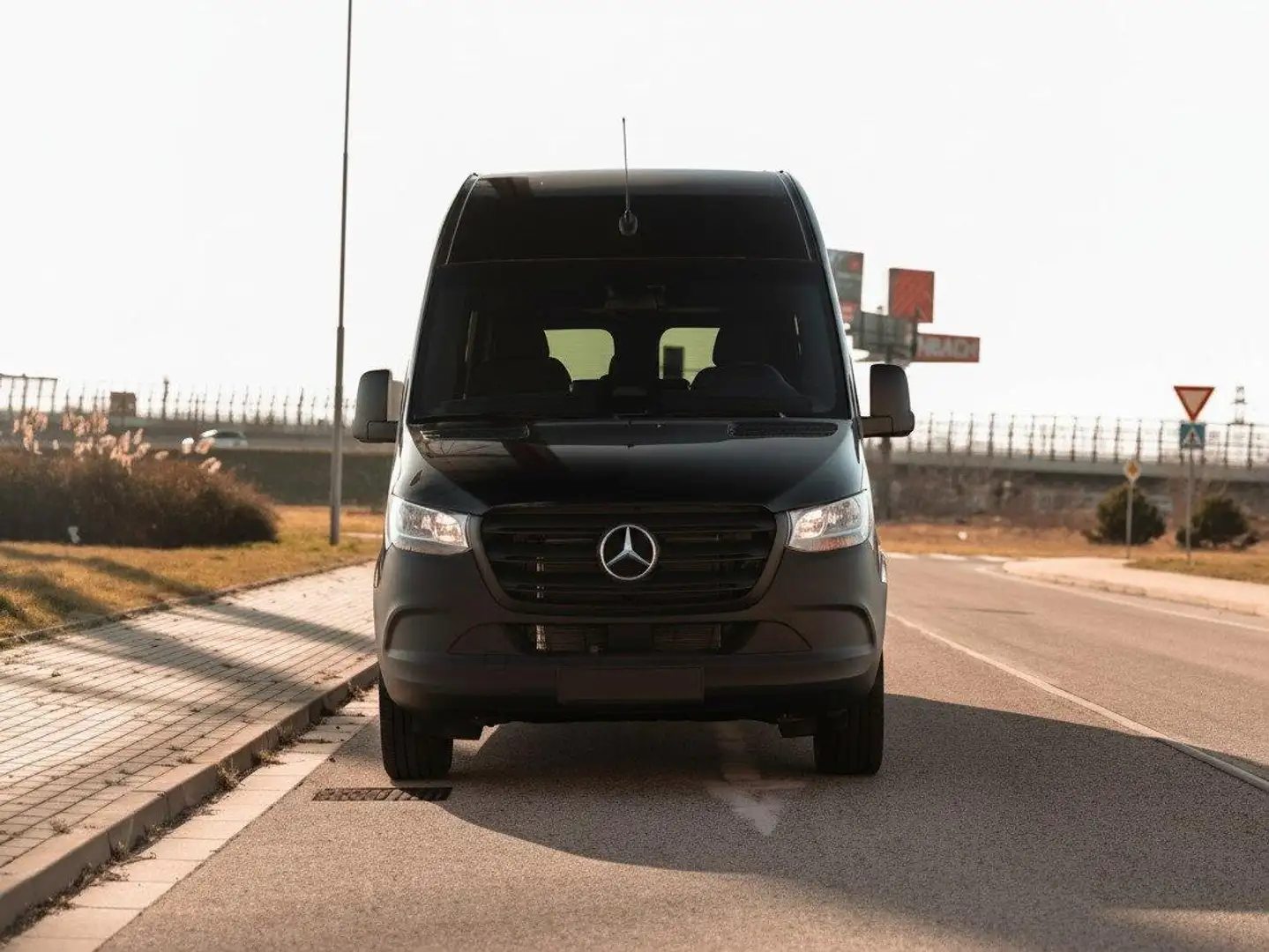 Mercedes-Benz Sprinter 311/315/317/319 CDI RWD PRO L3 (907.735) Schwarz - 2