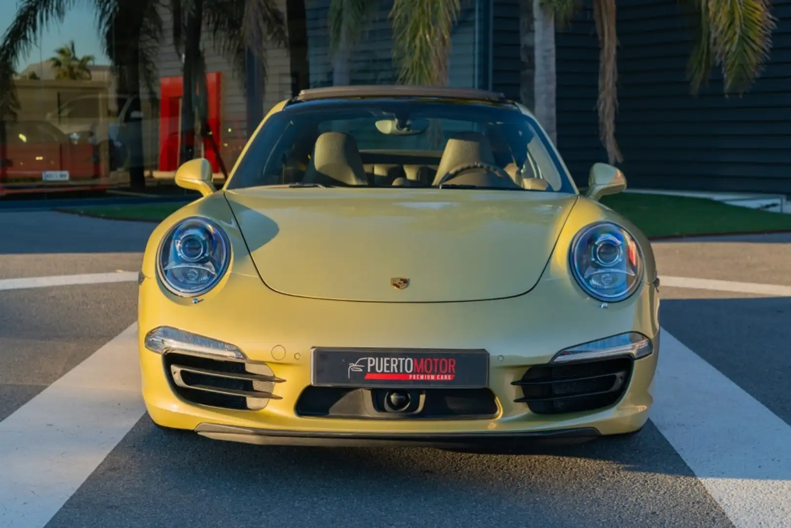 Porsche 991 Carrera 4S Coupé PDK Amarillo - 2