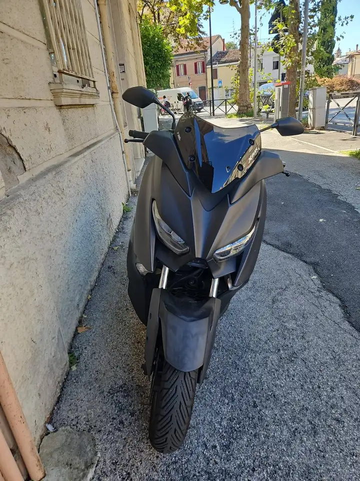 Yamaha X-Max 300