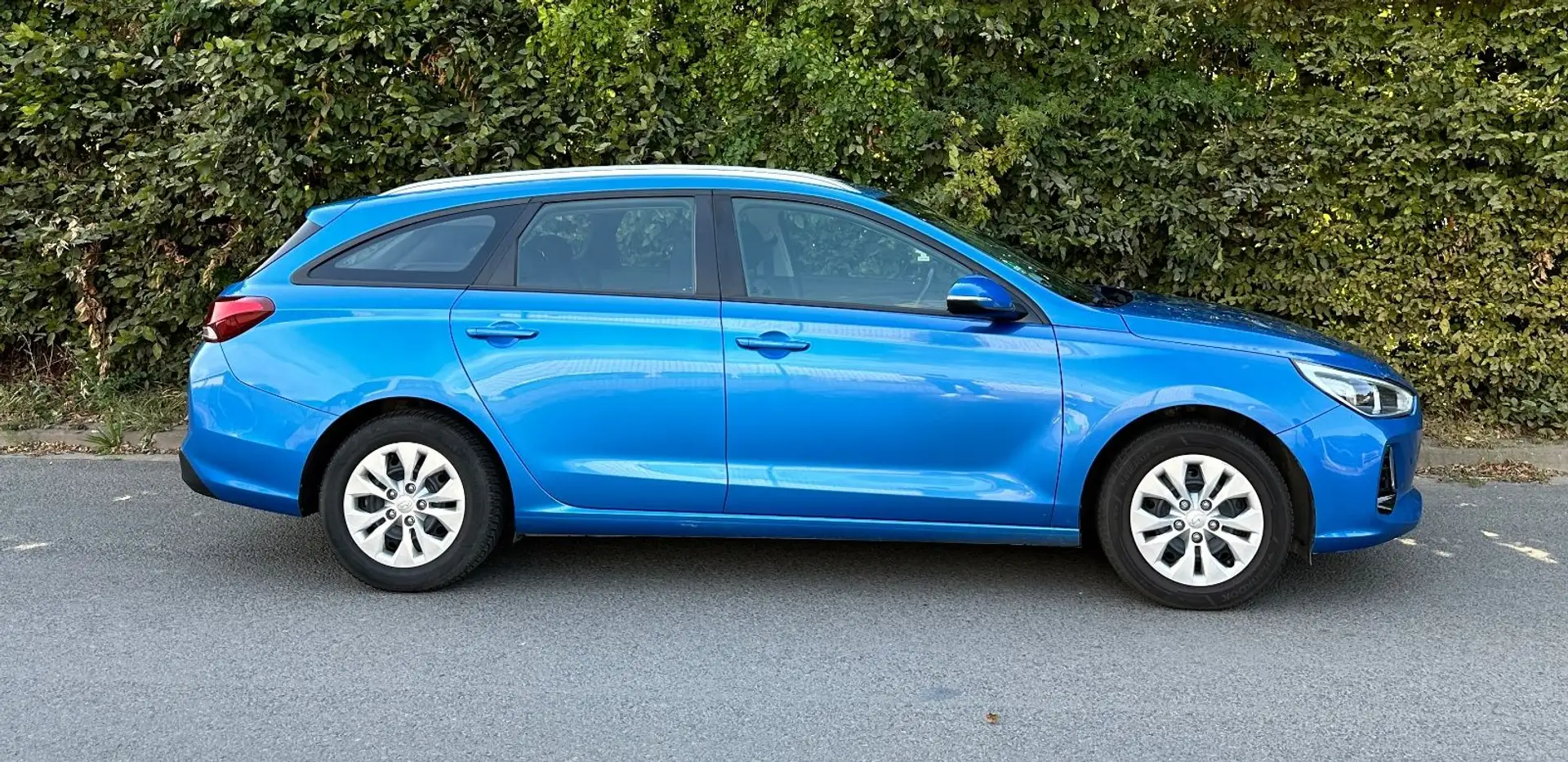 Hyundai i30 cw Family Blau - 2