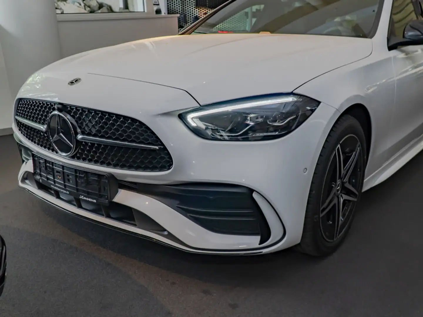 Mercedes-Benz C 180 AMG-Sport/LED/360/Night/Memo/Distr/18' Weiß - 2