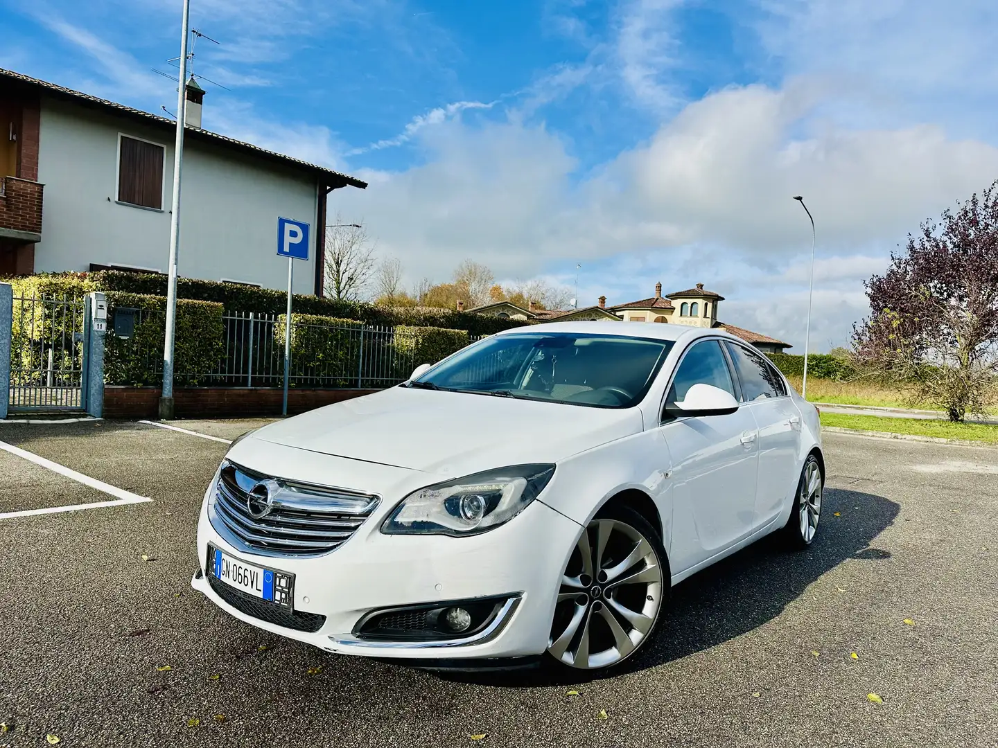 Opel Insignia 4p 2.0 cdti Cosmo Business 99gr 140cv - 1
