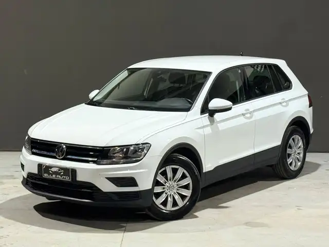 Volkswagen Tiguan view 3