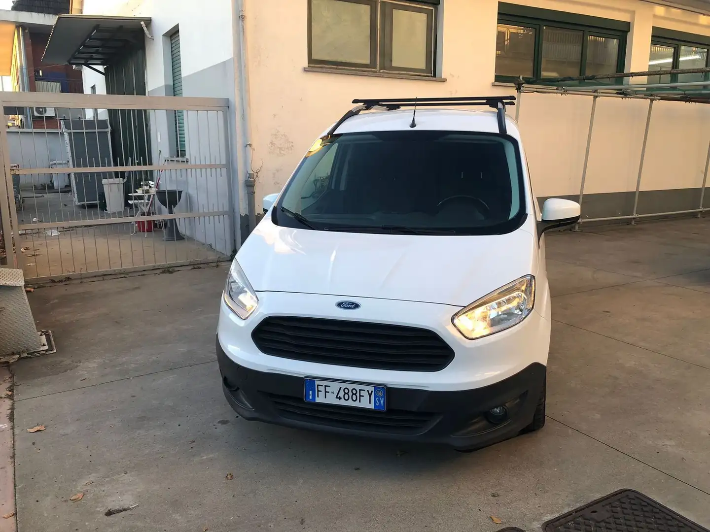 Ford Tourneo Courier 1.5 tdci 95cv plus N1 E6 Fehér - 2