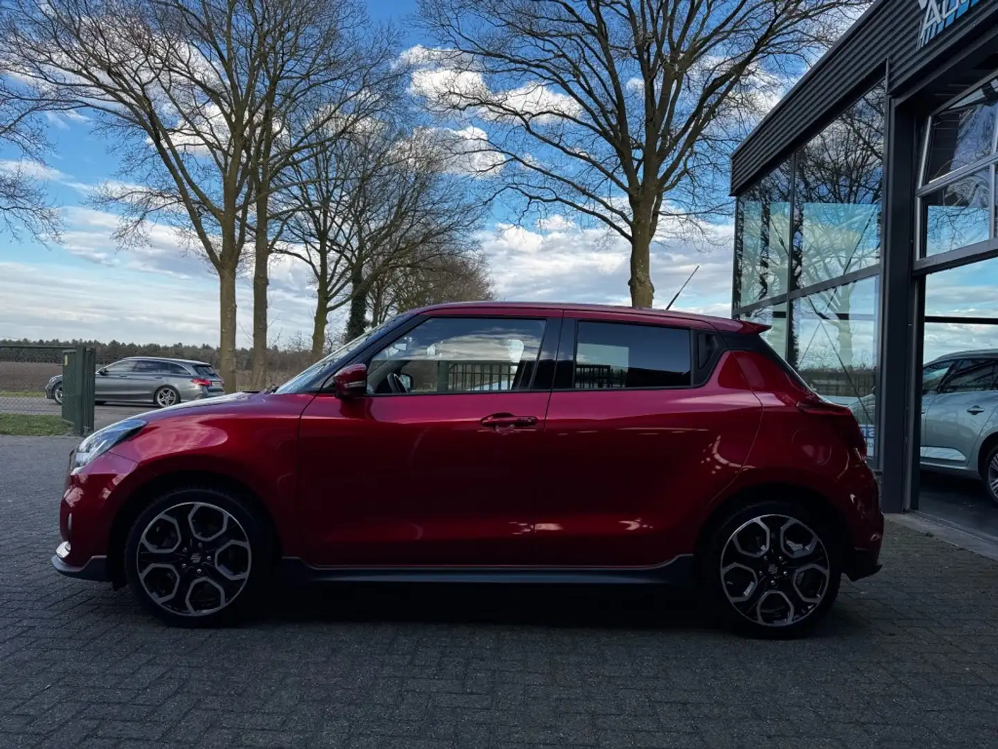 Suzuki Swift 1.4 SPORT SM.HYB.  / ADAPTIVE CRUISE / LANE / LED Rojo - 2