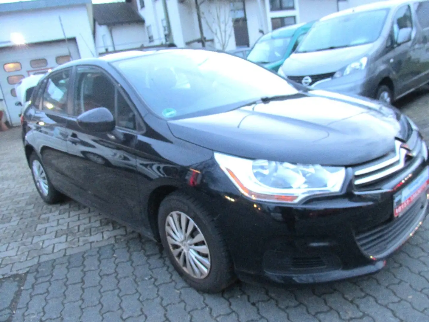 Citroen C4 1.2i Attraction*EURO6*MOD.2015*TÜV NEU*GARANTIE Schwarz - 2