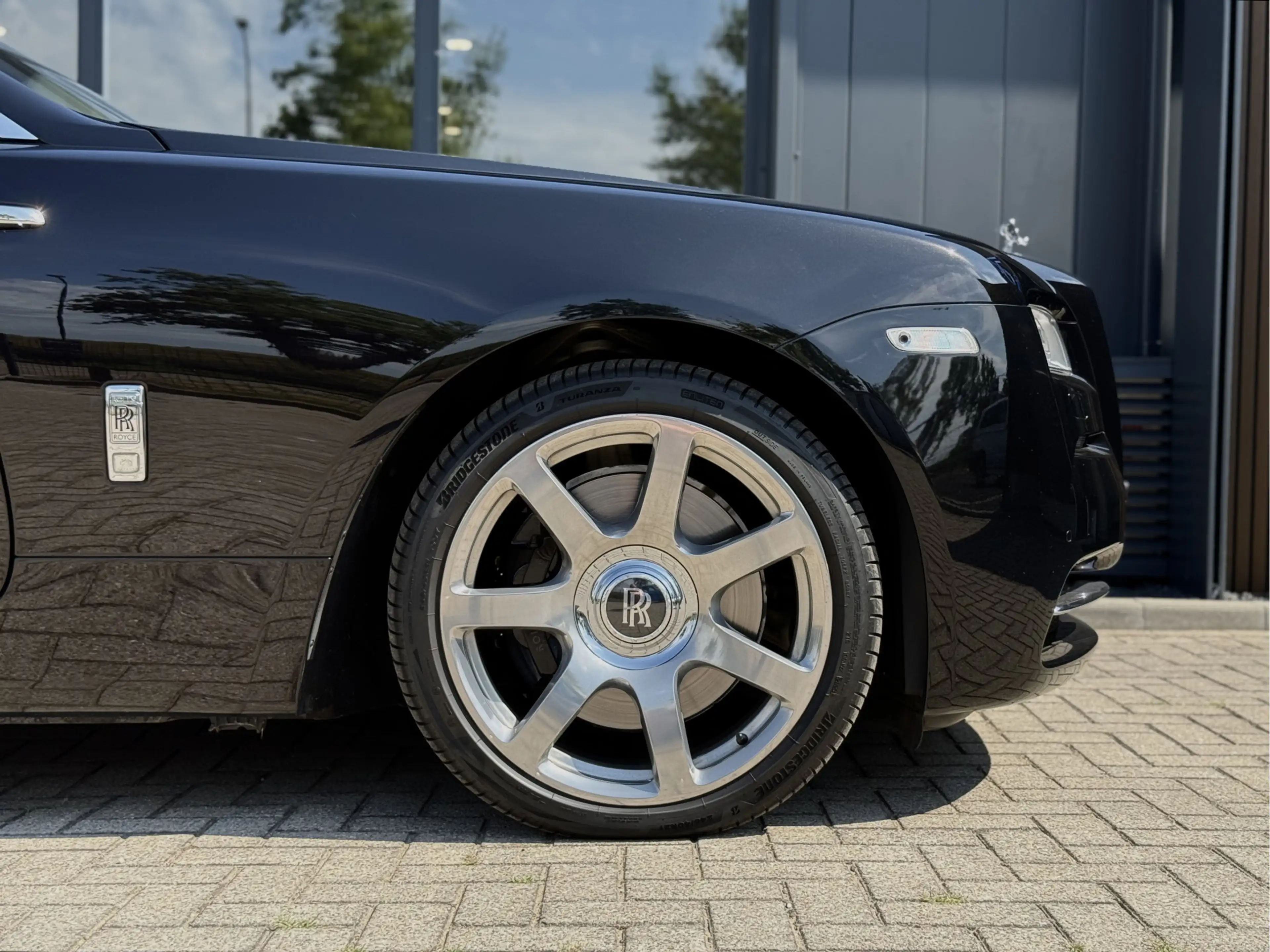 Rolls-Royce Wraith 6.6 V12 — photo 10