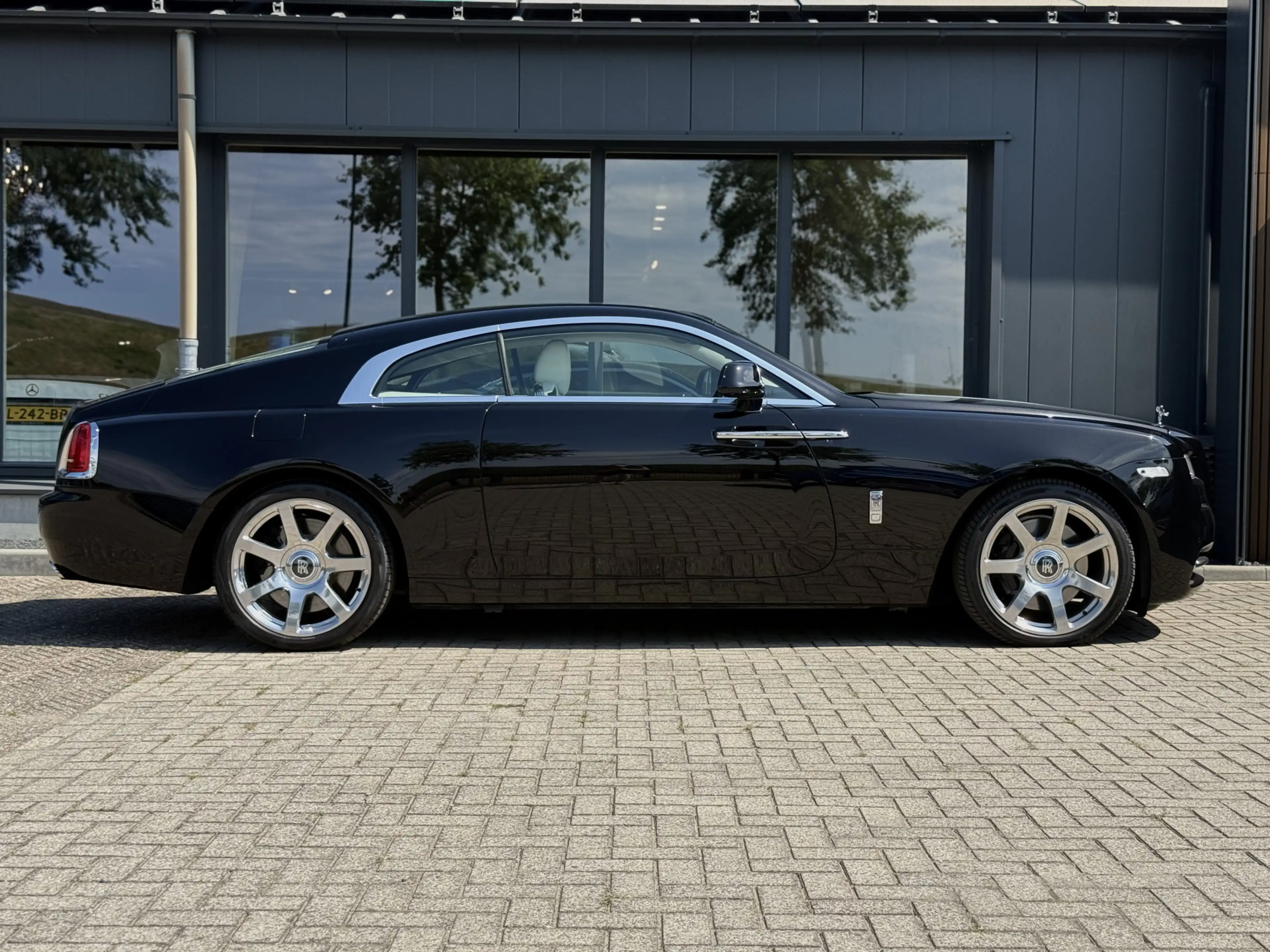 Rolls-Royce Wraith 6.6 V12 — photo 9