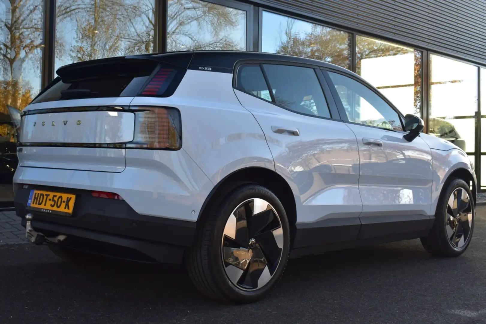 Volvo EX30 Extend Range Ultra 272pk/69kWh | Trekhaak | Panoda Blauw - 2