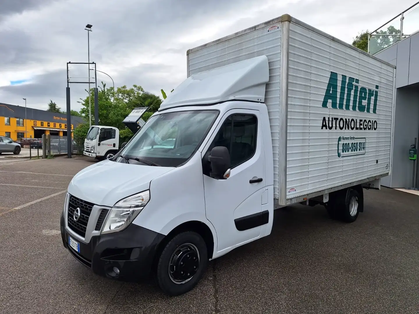 Nissan NV400 35 2.3dCi 160CV EVI Container4400x2100x2350 kg 770 Blanc - 2