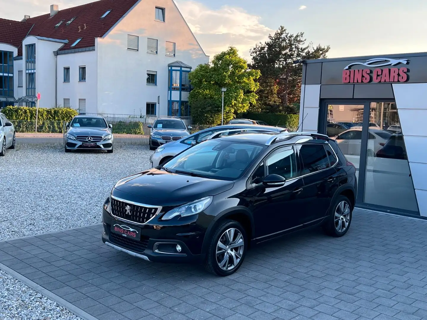 Peugeot 2008 Allure*Kamera*Leder*Panorama*Navi*2,Hand* Schwarz - 2
