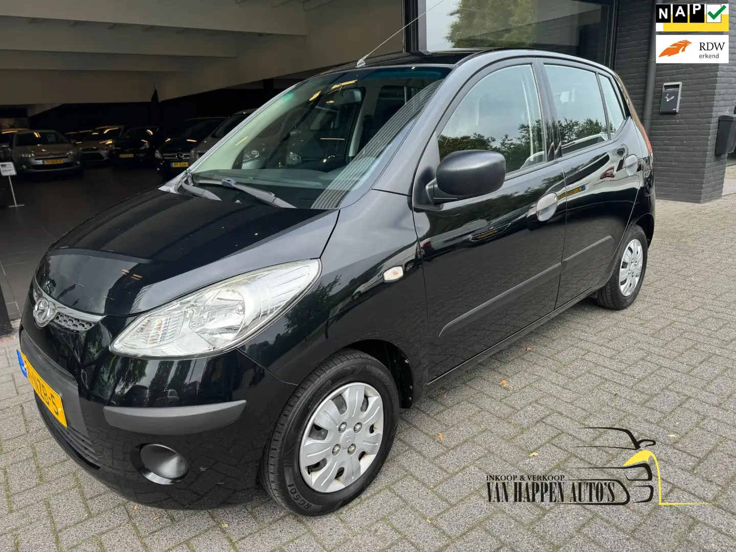 Hyundai i10 1.1 Active Cool Noir - 1