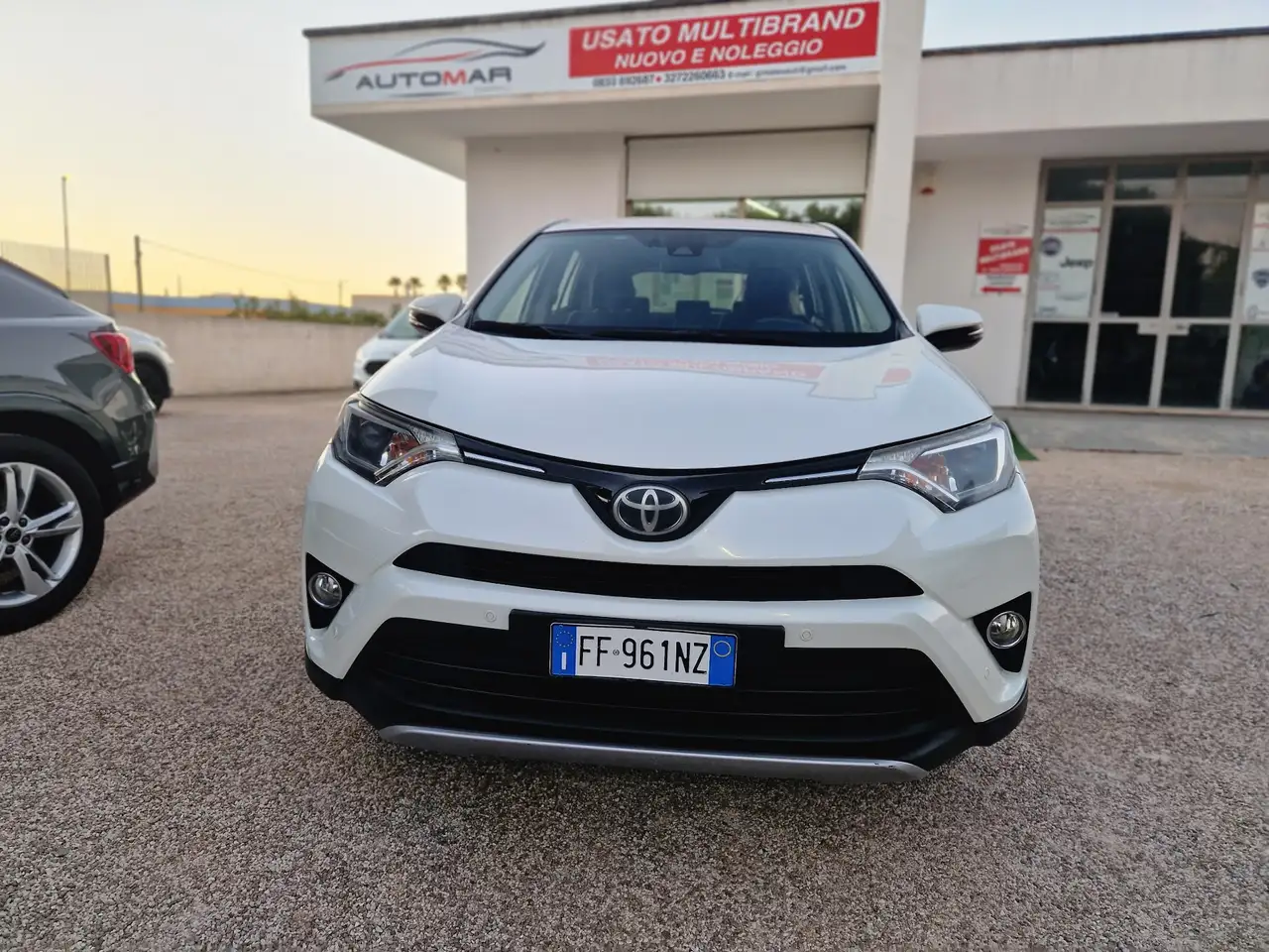 Toyota RAV4 2.0 d-4d Lounge 2wd mt my17 — photo 1 of 12